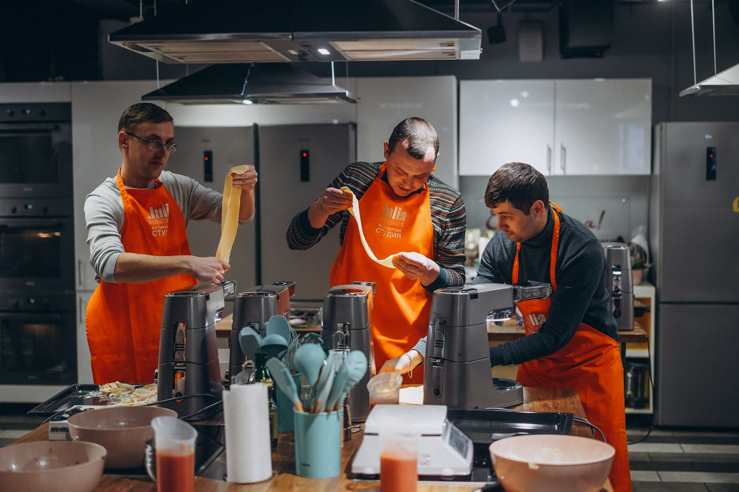 Репортаж с кулинарной студии Юлии Высоцкой. Портретный фотограф в Москве Илья Корненков