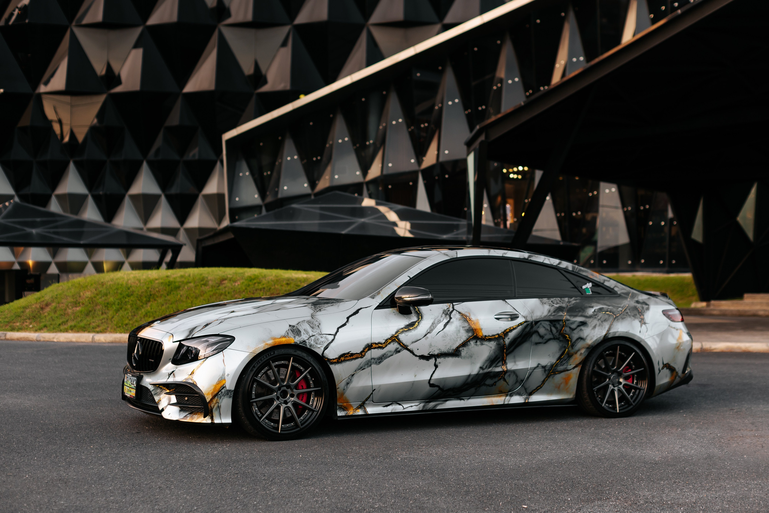 Mercedes Benz E 53. Фотограф в на Пхукете Сергей Войлоков