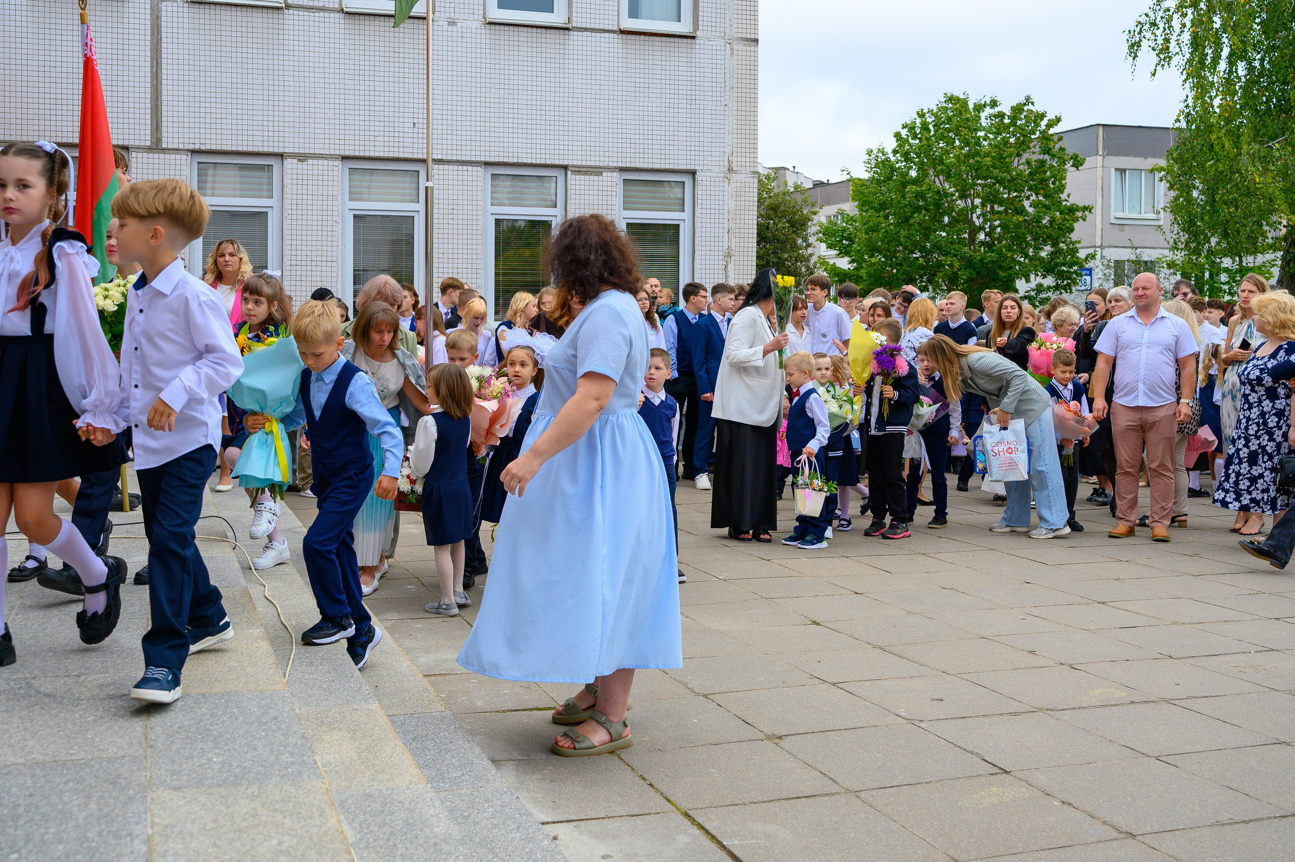 Вот звучит первый звонок, перед этим долгое приготовление к новому этапу в жизни, Яромир идет в школу. Фотоуслуги, услуги фотографа, фотографирование важных событий
