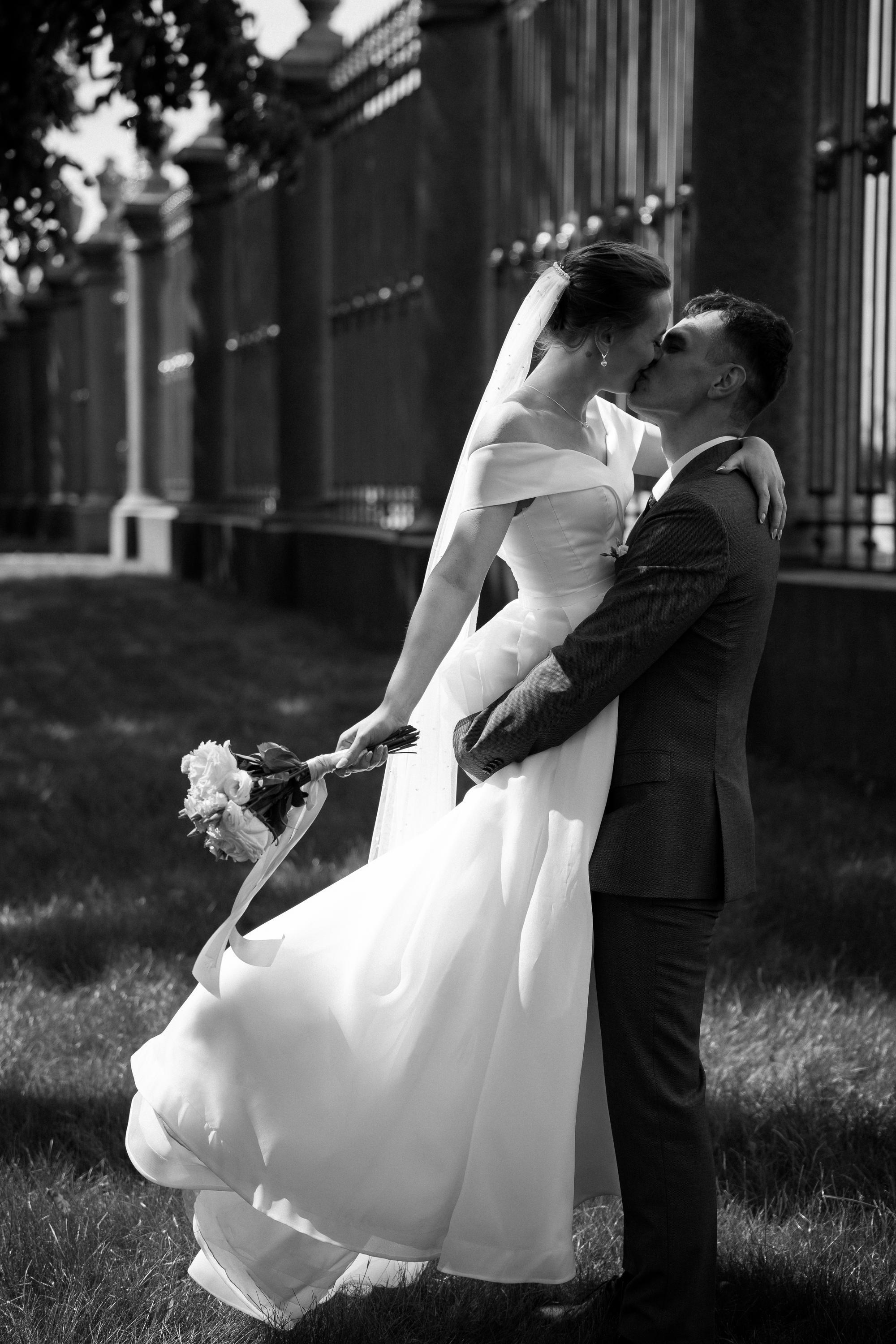 Искренняя любовь. Свадебный фотограф Игорь Брундасов 8PHOTO на свадьбу венчание загс СПб