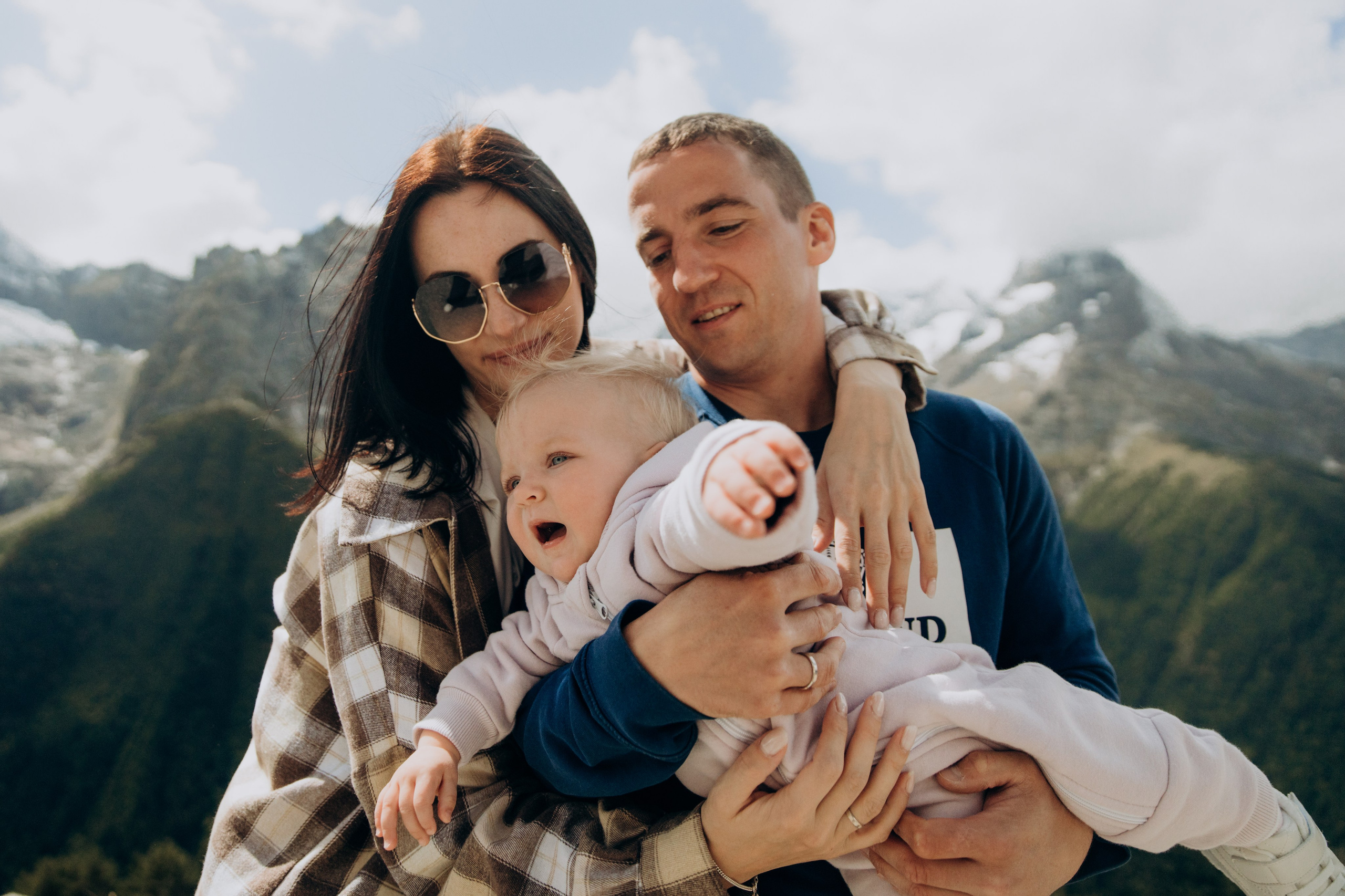 Юля с семьей, Домбай. Портфолио