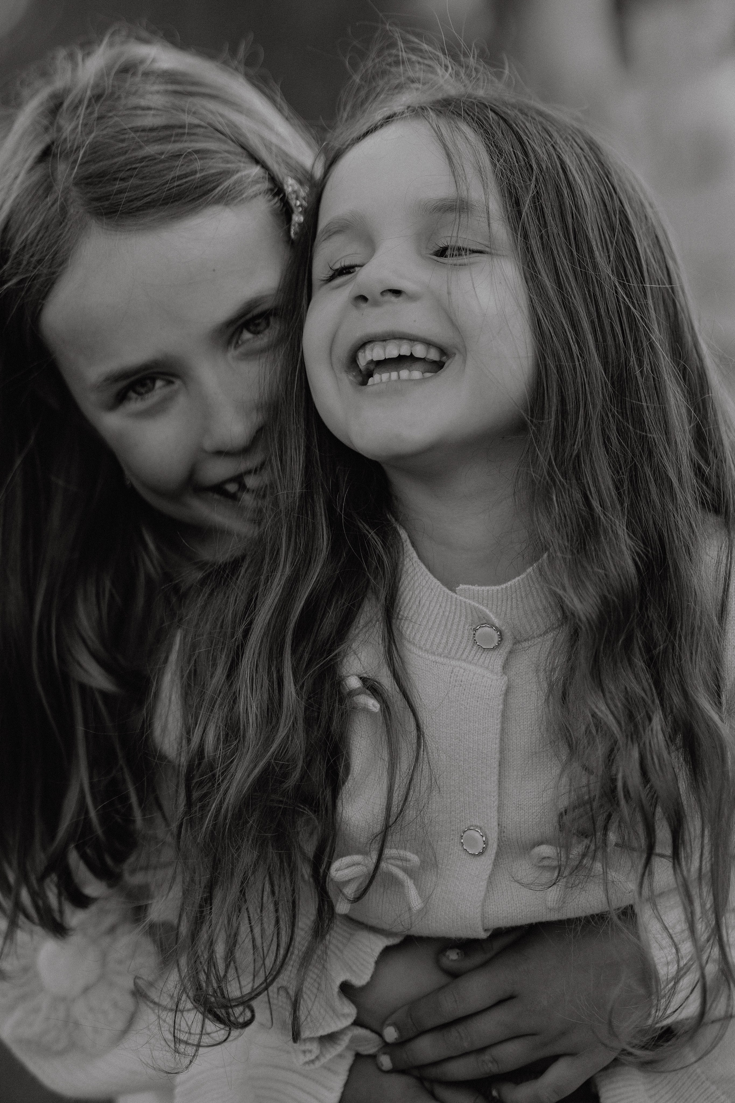 Ксения, Кирилл и Кристина в цветущем саду. Семейный и портретный фотограф в Санкт-Петербурге Татьяна Гримоть