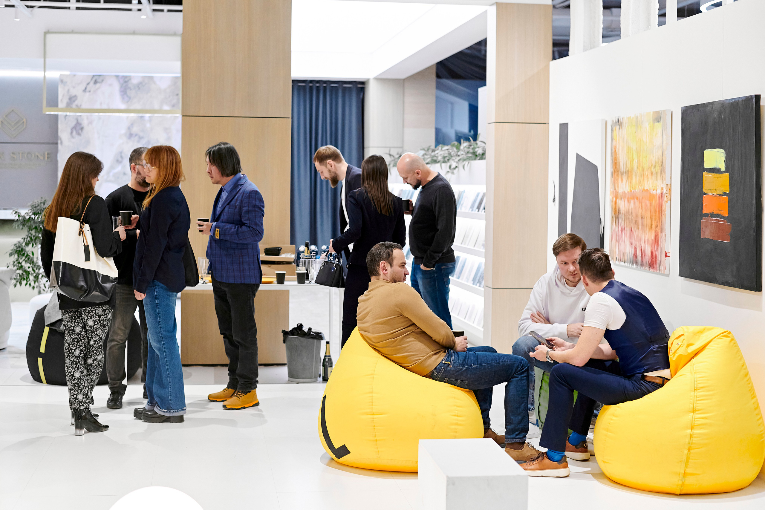 The Holst. Выставка Юлии Остапенко. Фотограф Постольник Дарья