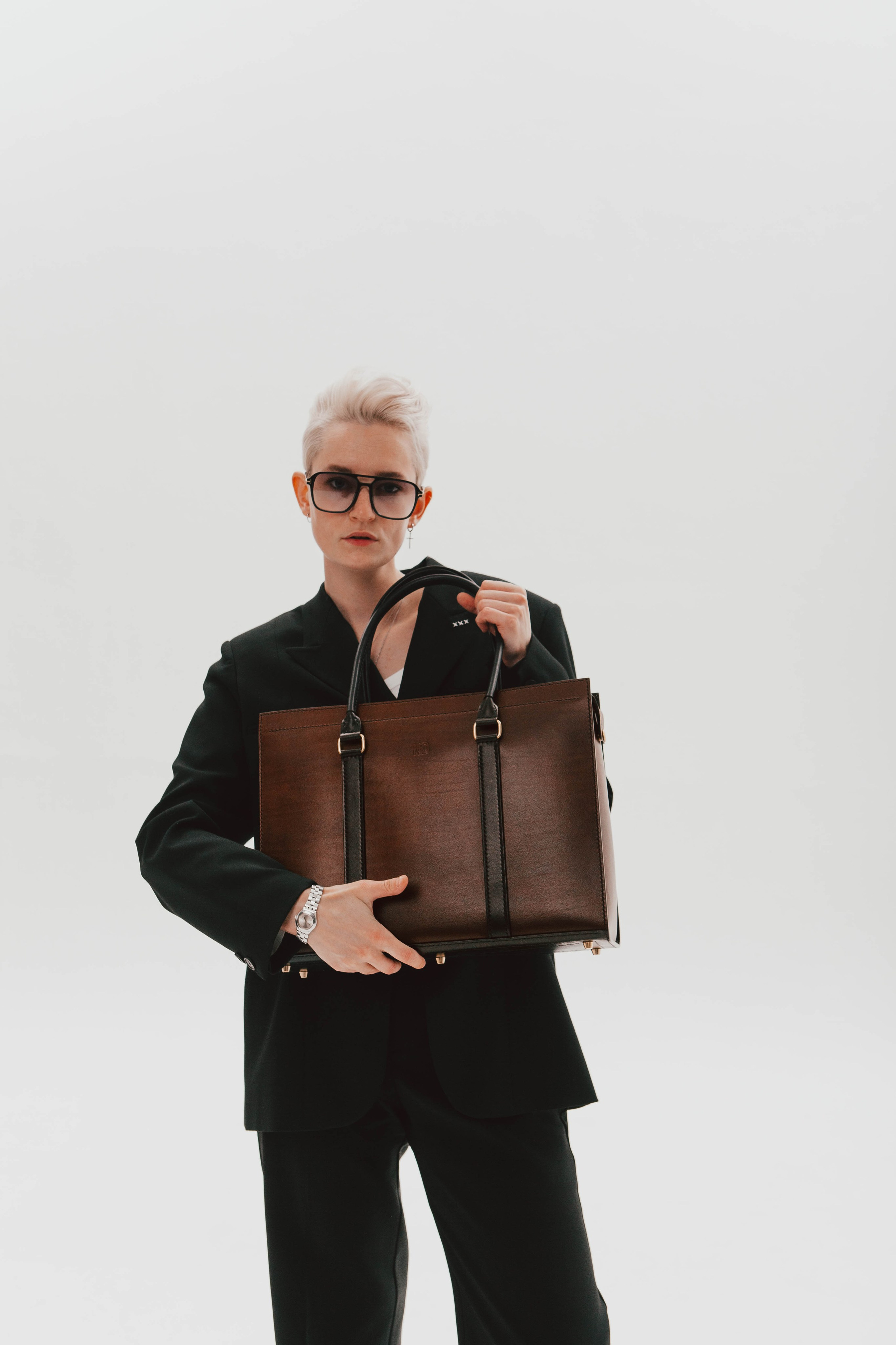 Анна Гречаная и изделие Дана Настаса 💼. Фотограф Ольга Крукле