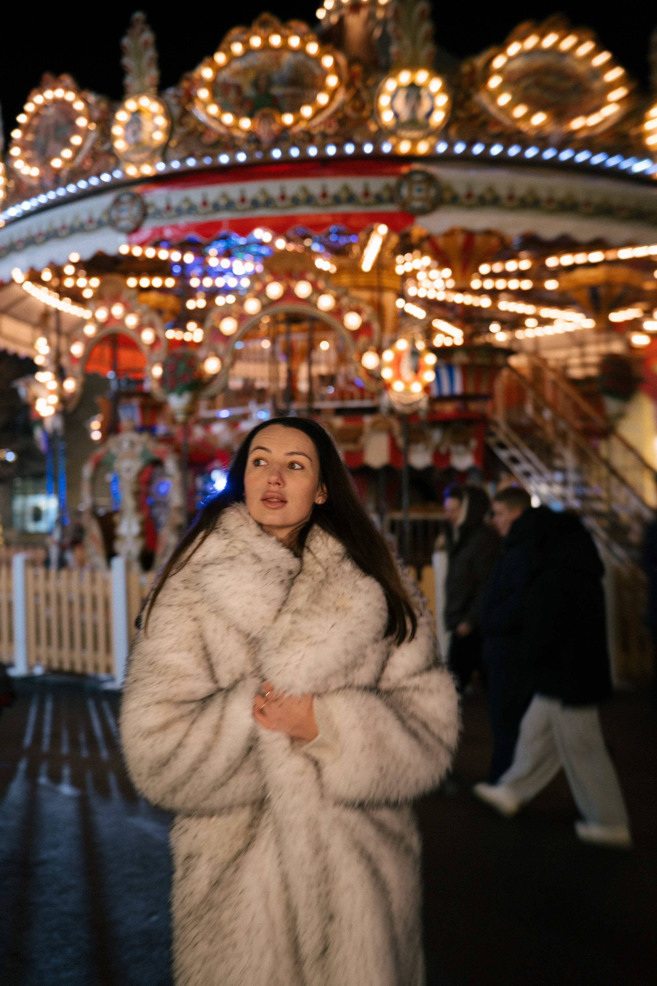 ПРОГУЛКА НА МАНЕЖНОЙ ПЛОЩАДИ ДЛЯ ДЕВУШКИ ПЕРЕД НОВЫМ ГОДОМ (НОВОГОДНЯЯ ФОТОСЕССИИЯ НА МАНЕЖНОЙ ПЛОЩАДИ). Профессиональный фотограф, Санкт-Петербург — Виктория Богомолова