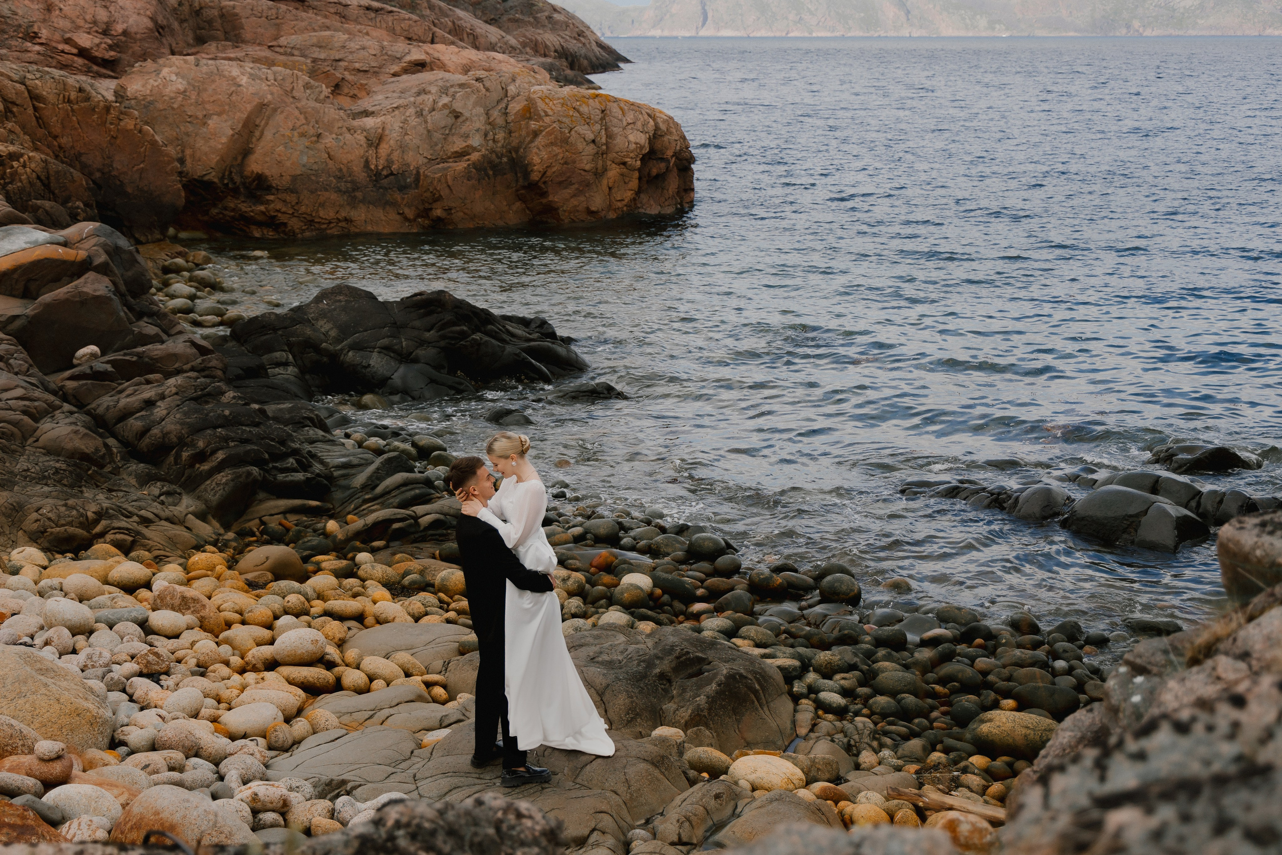 Романтический морской пейзаж на фоне свадьбы в Мурманске
