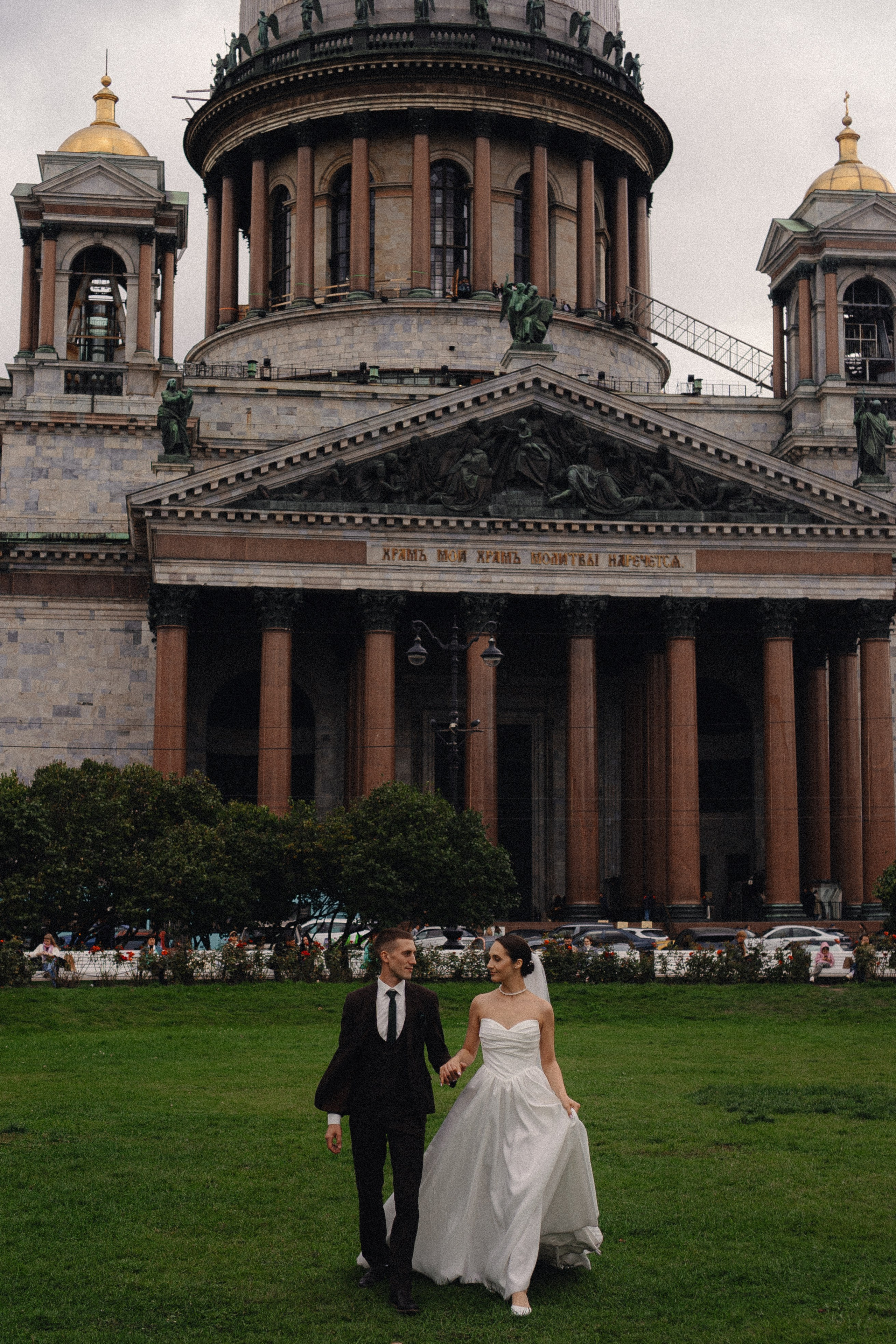 СВАДЕБНАЯ ПРОГУЛКА В САНТК-ПЕТЕРБУРГЕ (ИСАКИЕВСКИЙ СОБОР, ЗИМНЯЯ КАНАВКА, ЭРМИТАЖ И БОЛЬШАЯ МОРСКАЯ УЛИЦА). Профессиональный фотограф, Санкт-Петербург — Виктория Богомолова