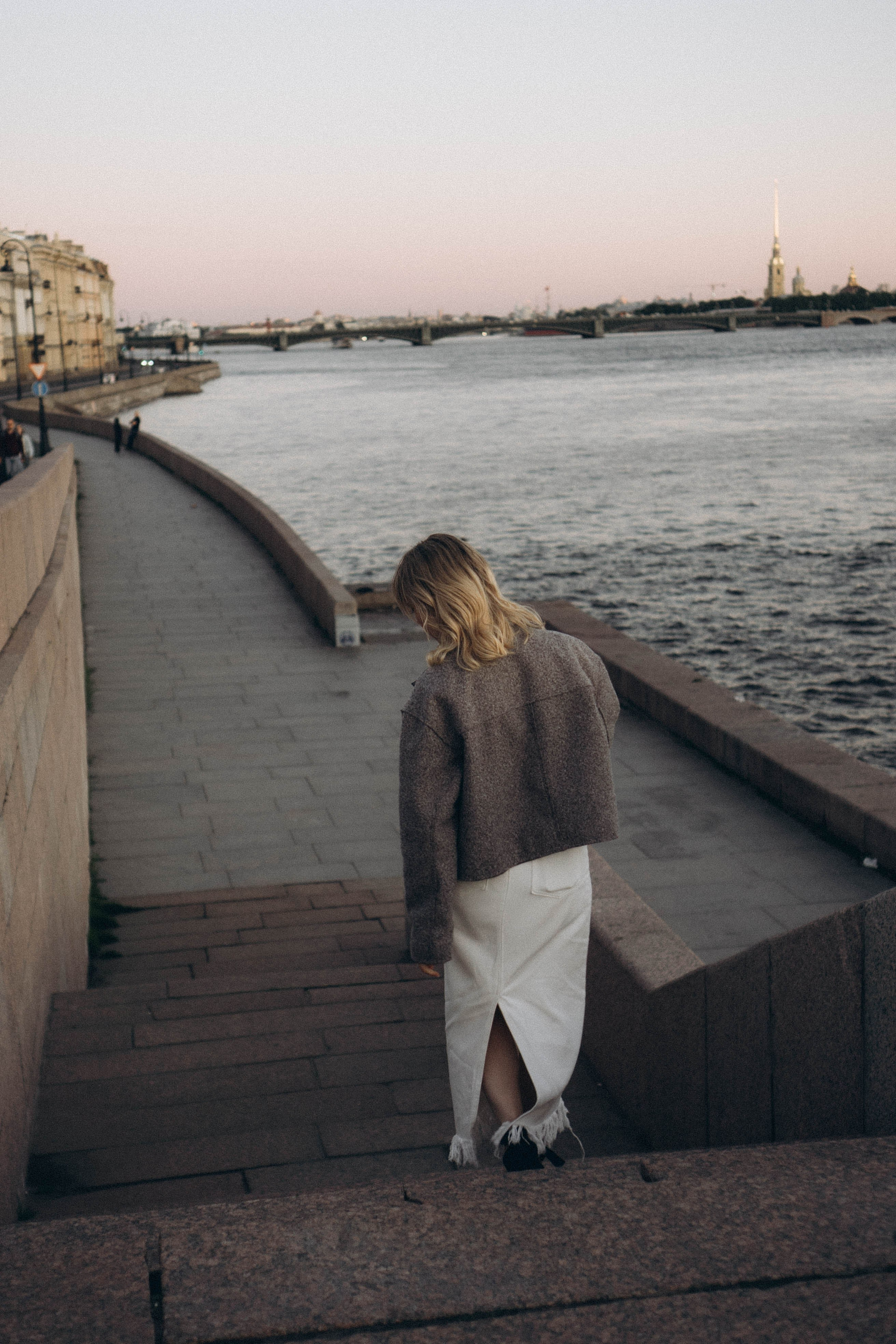ПРОГУЛКА ПО ГОРОДУ В БЕЛЫЕ НОЧИ (другой вариант). Профессиональный фотограф, Санкт-Петербург — Виктория Богомолова