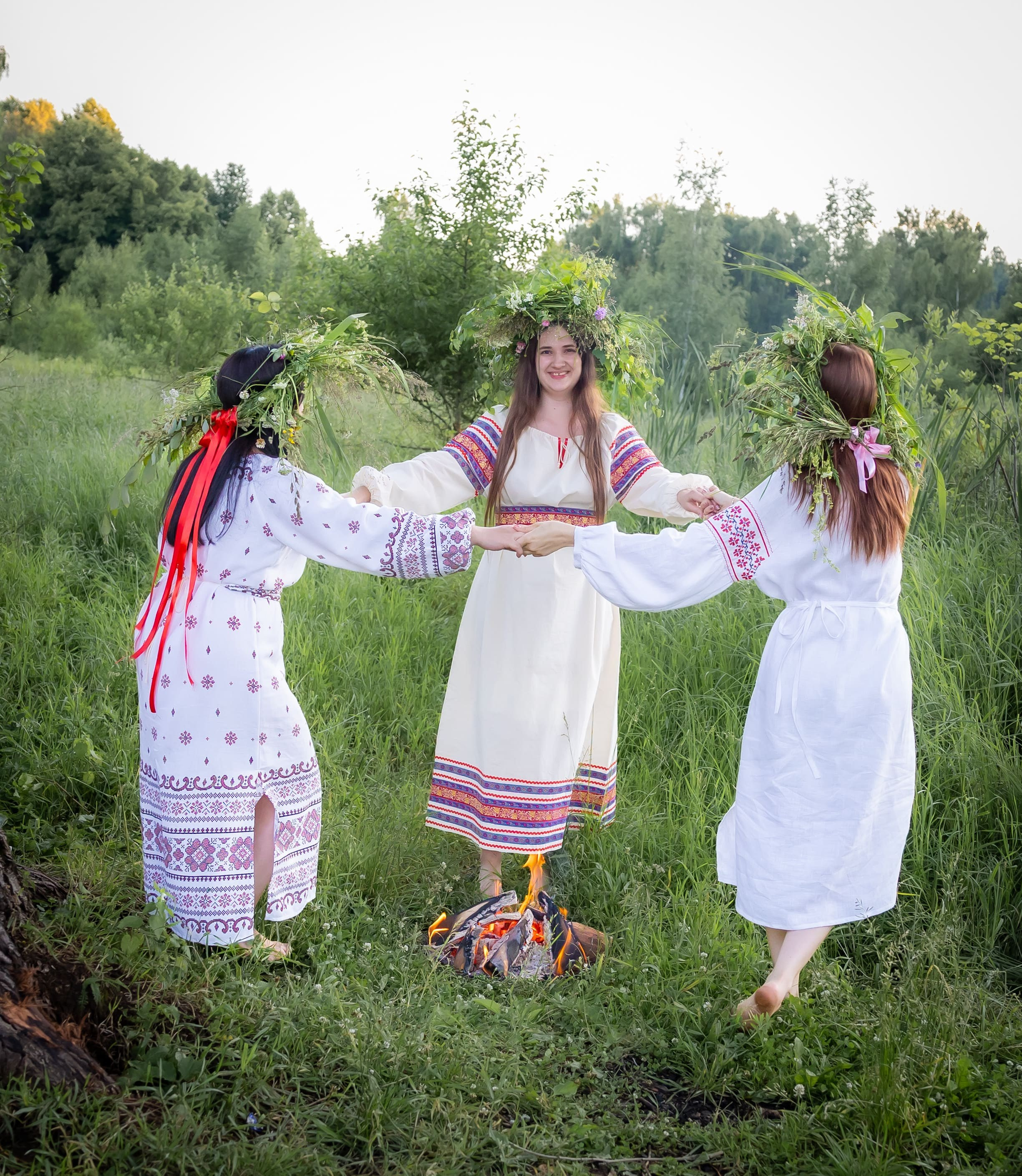 Хоровод у костра на фотопроекте «Иван Купала»