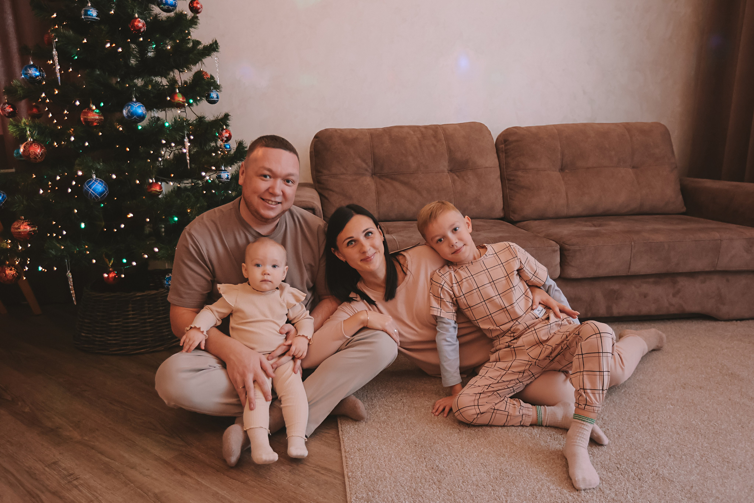 Дома. Семейный фотограф Тюмень, фотограф на роды Салмина Мария