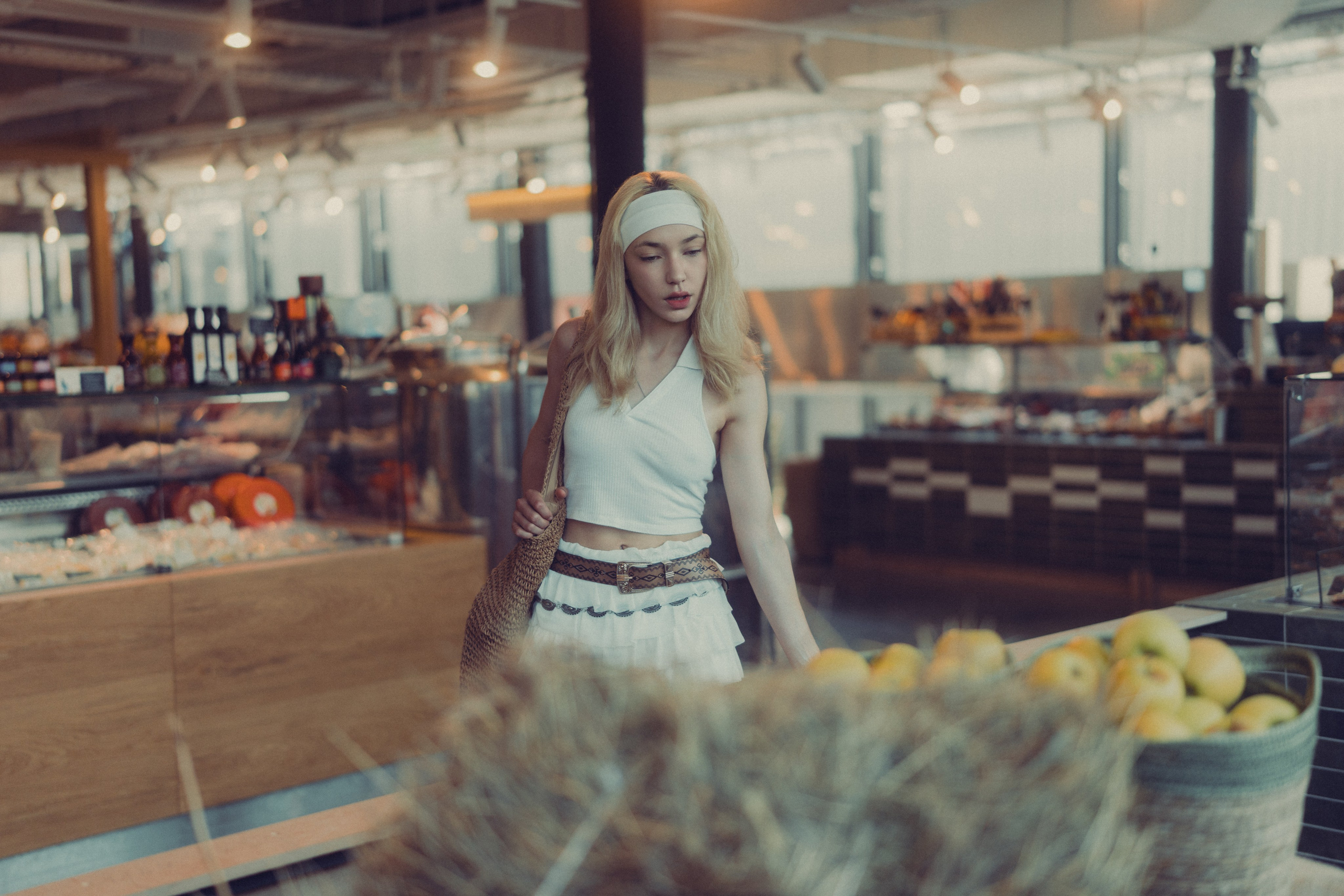 Фотосессия с Аленой около и внутри московского рынка в Казани