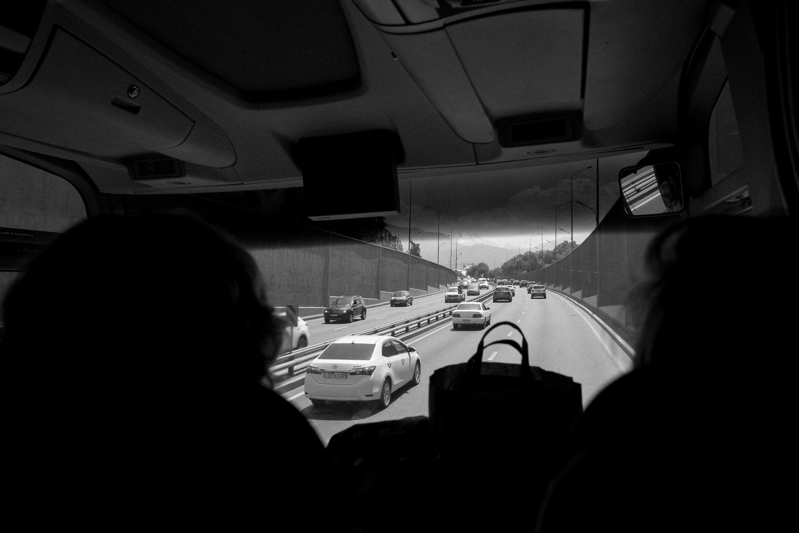 Здравствуйте! Я свадебный фотограф из Ульяновска, работаю в том числе по всей России и с выездом за границу. Снимаю свадьбы, lovestory, корпоративы, светский репортаж. Провожу обучение по фотографии, мастер-классы и воркшопы для других фотографов.