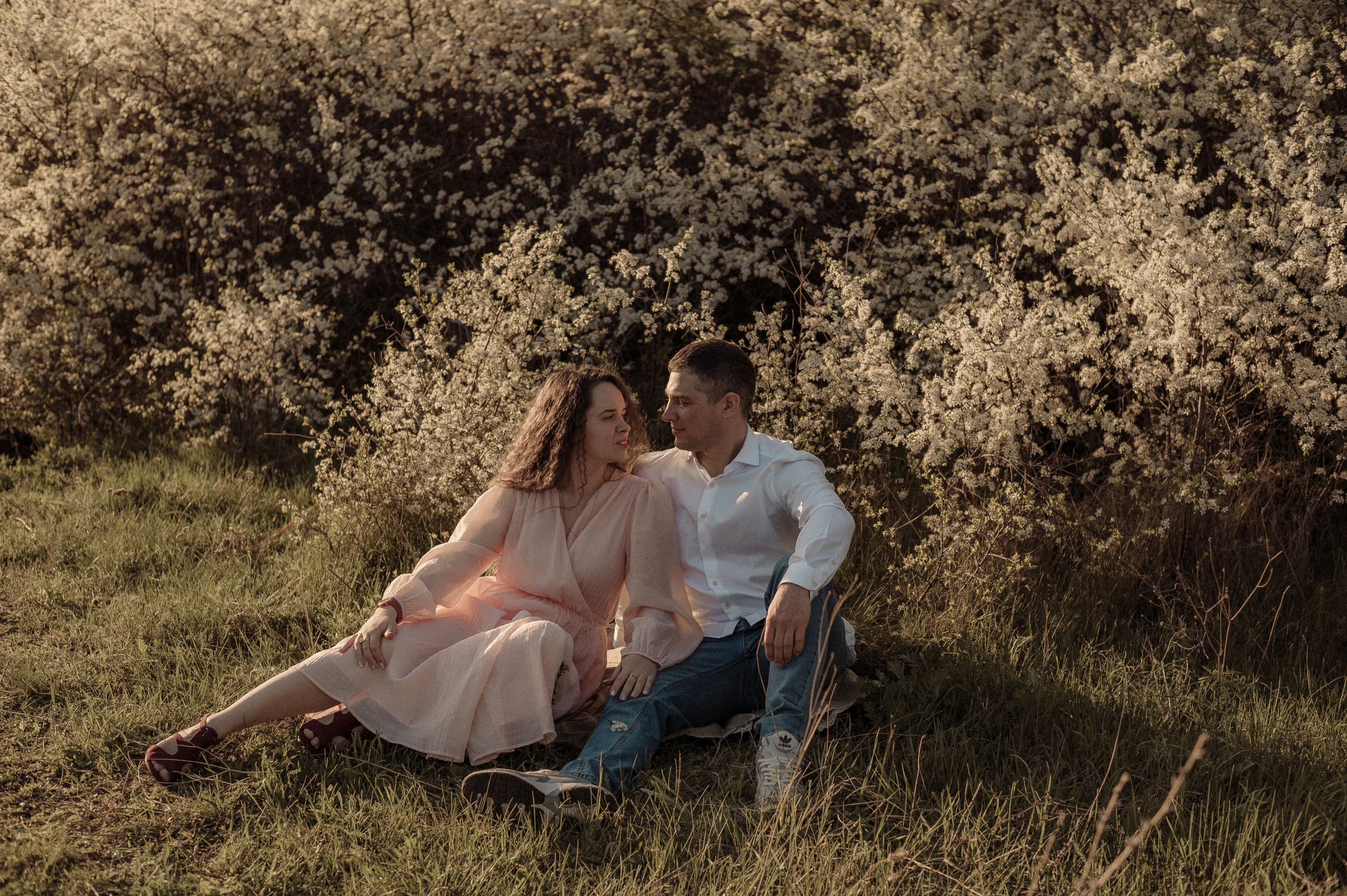 Настя, Антон и цветущие сады. Фотограф Мария Стрелкова