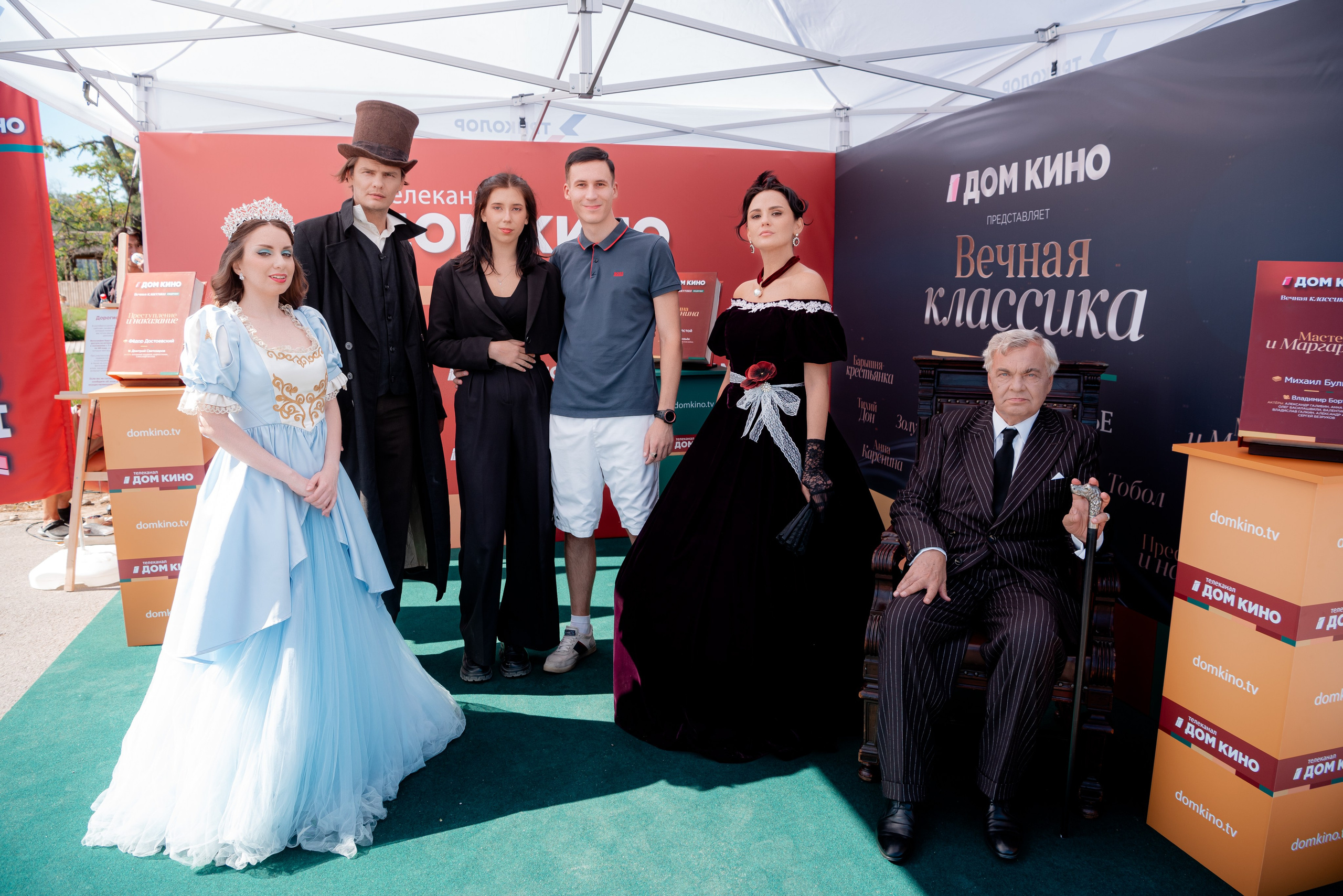 Портретные фото с артистами в палатке Триколор Дом Кинов на день города Волгоград. Фотограф в Волгограде и Волжском Александр Горбань