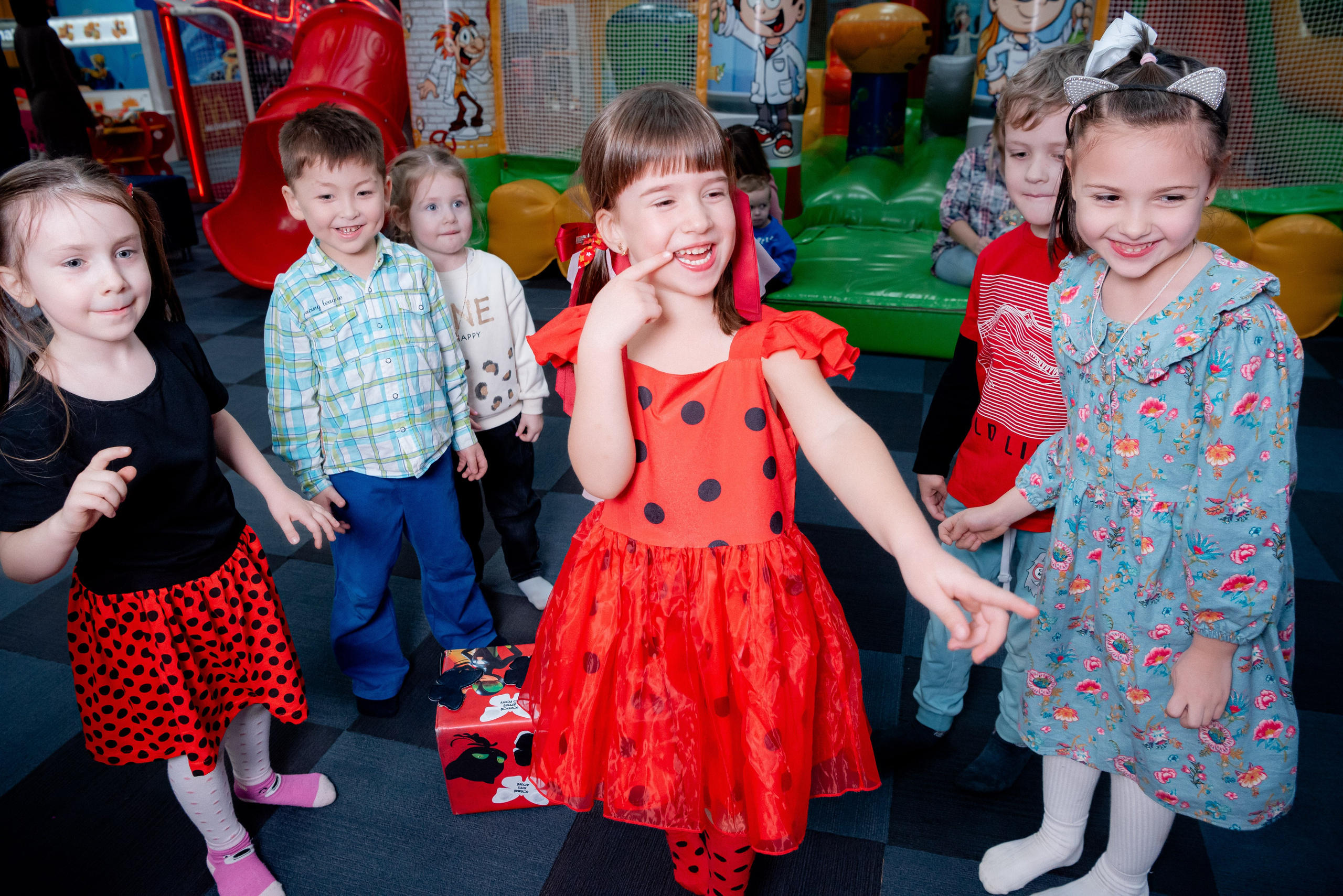 ДР в Локо Мотив Аниматоры Леди Баг. Фотограф в Волгограде и Волжском Александр Горбань