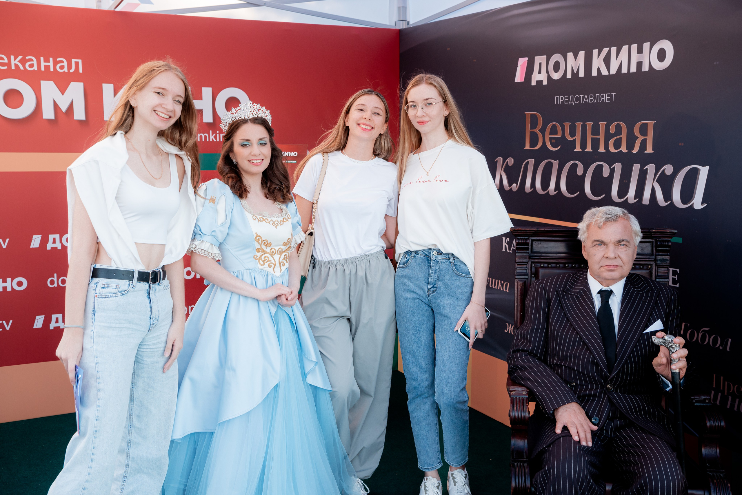 Портретные фото с артистами в палатке Триколор Дом Кинов на день города Волгоград. Фотограф в Волгограде и Волжском Александр Горбань