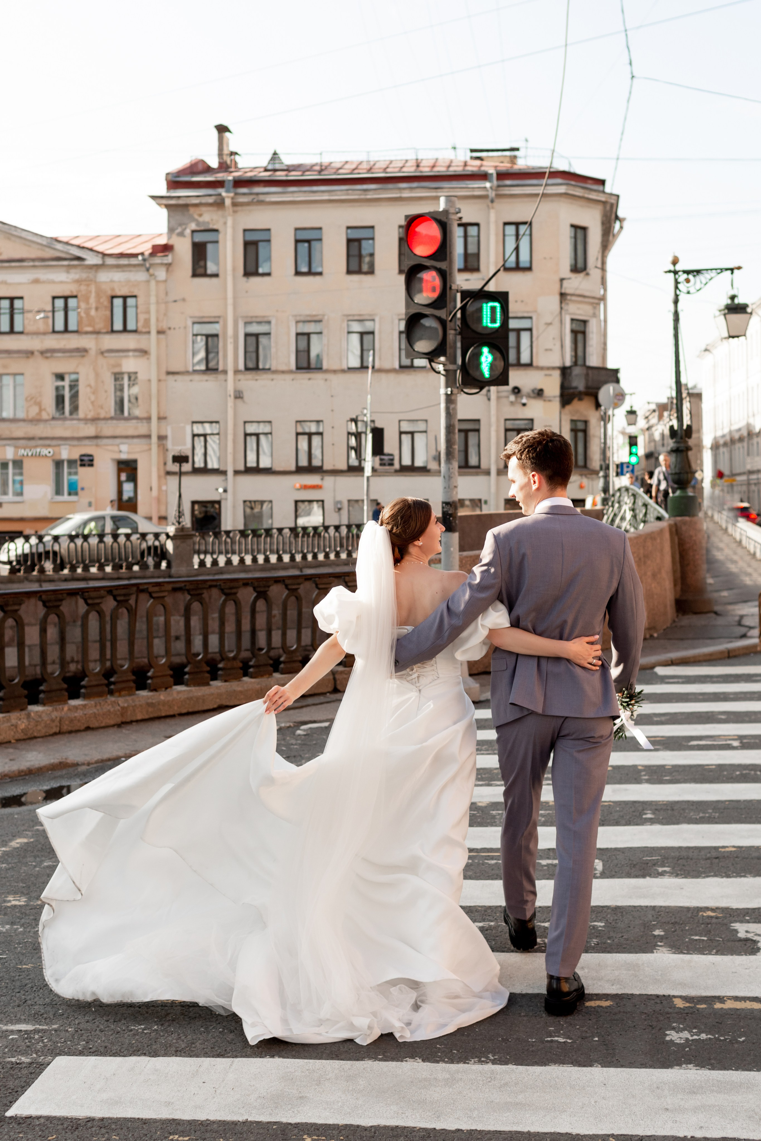 Свадебная фотопрогулка в Санкт-Петербурге. Свадебный фотограф Кирилл Белый