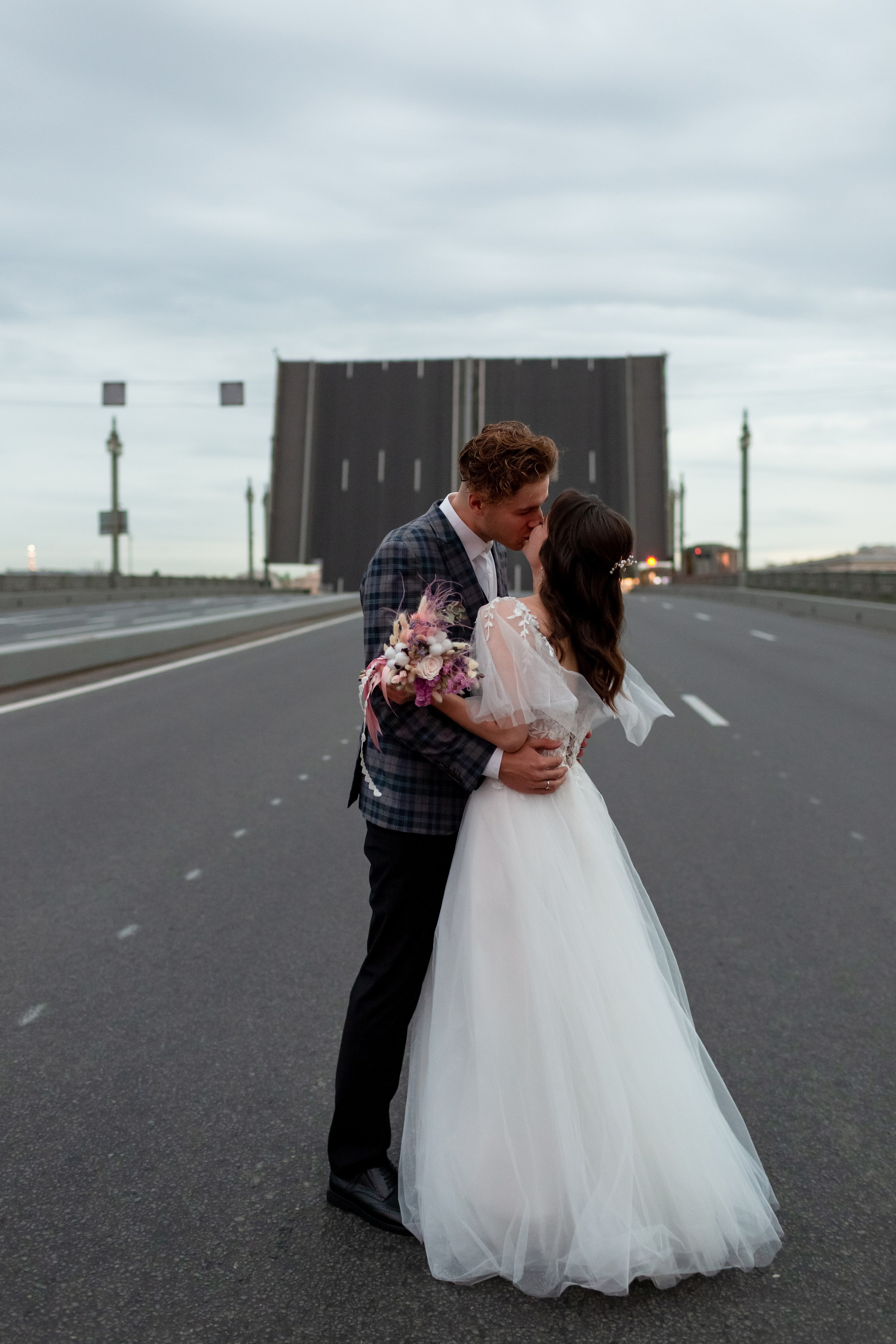 Утренняя фотосессия на разводном мосту