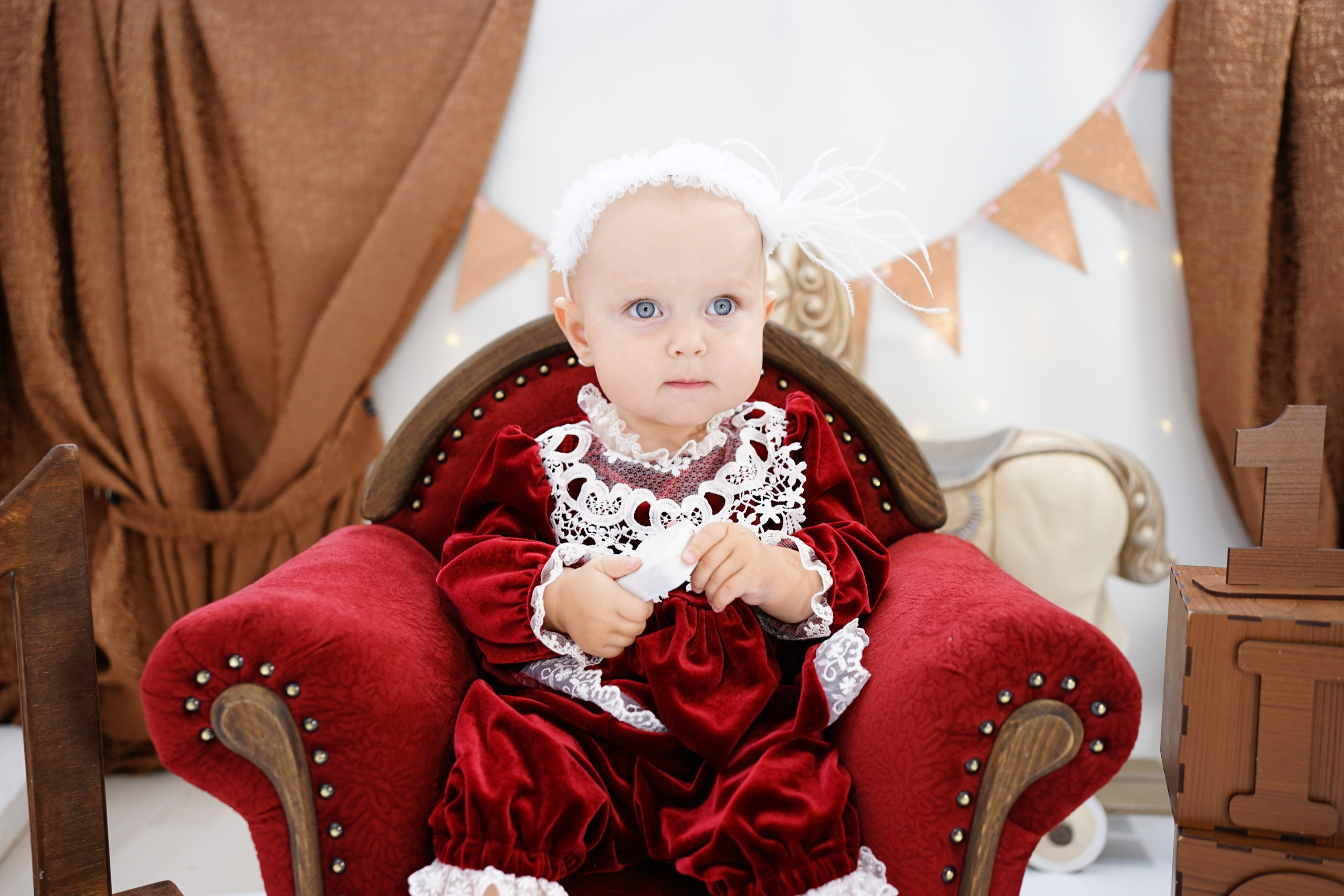 Бордовая зона. Детская Фотостудия ГОДОВАСИКИ в Санкт-Петербурге фотосесия на годик