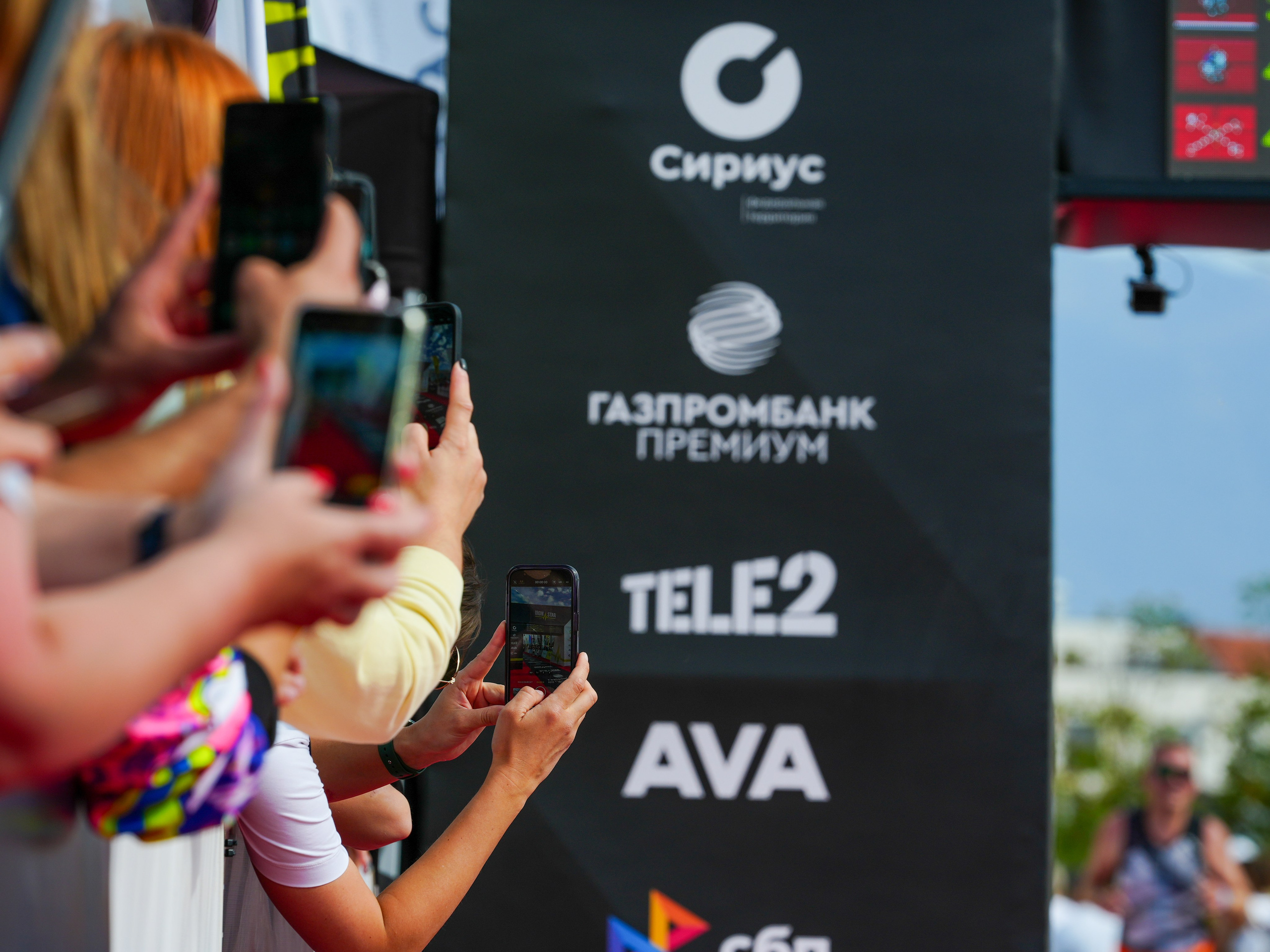 Фотоотчет партнерской интеграции для компании TELE2 на фестивале Ironstar. Репортажный фотограф в Красной Поляне и Сочи Павлюченко Екатерина