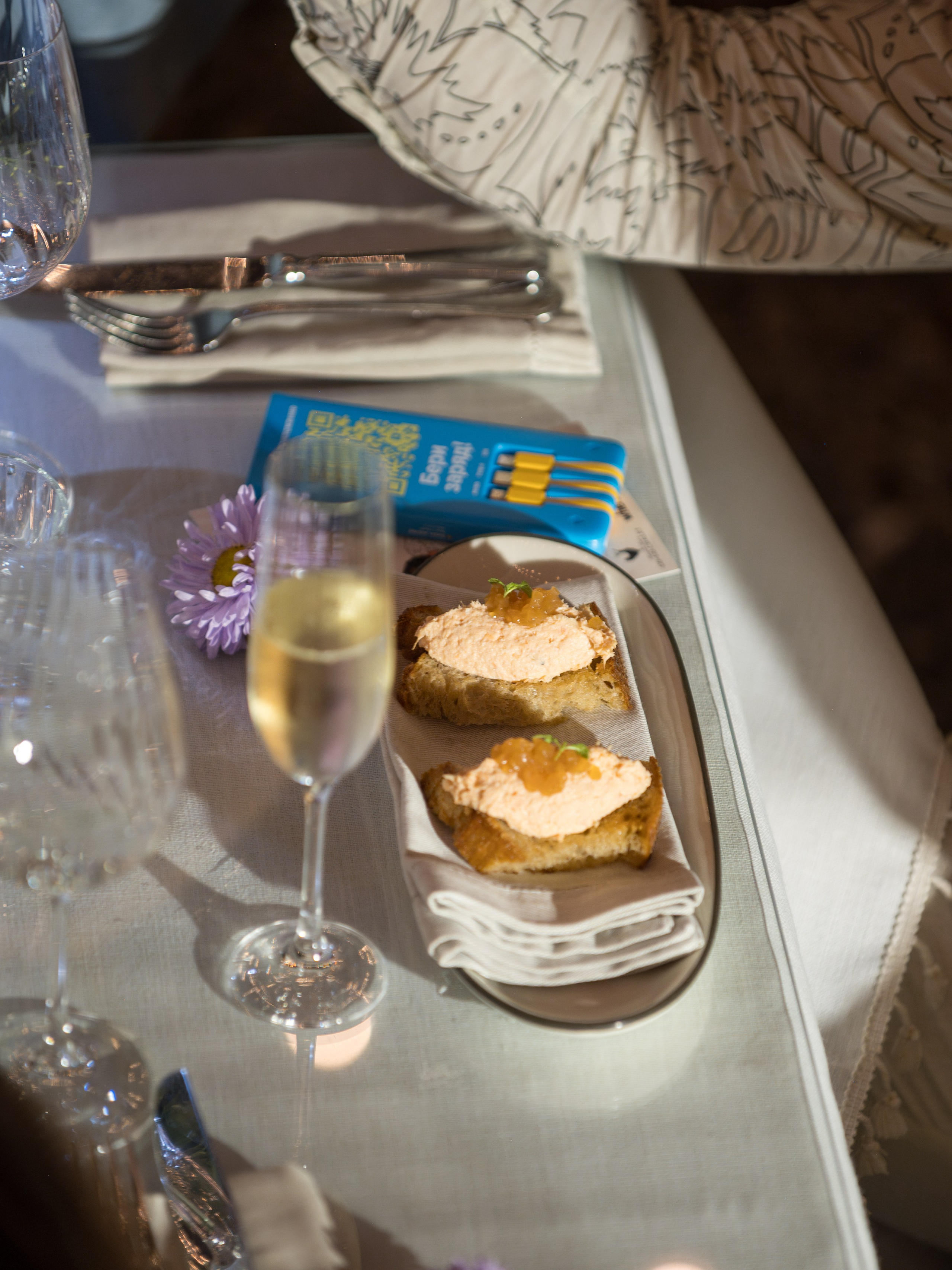 Гастрономический ужин в ресторане Co-Co Chalet. Репортажный фотограф в Красной Поляне и Сочи Павлюченко Екатерина