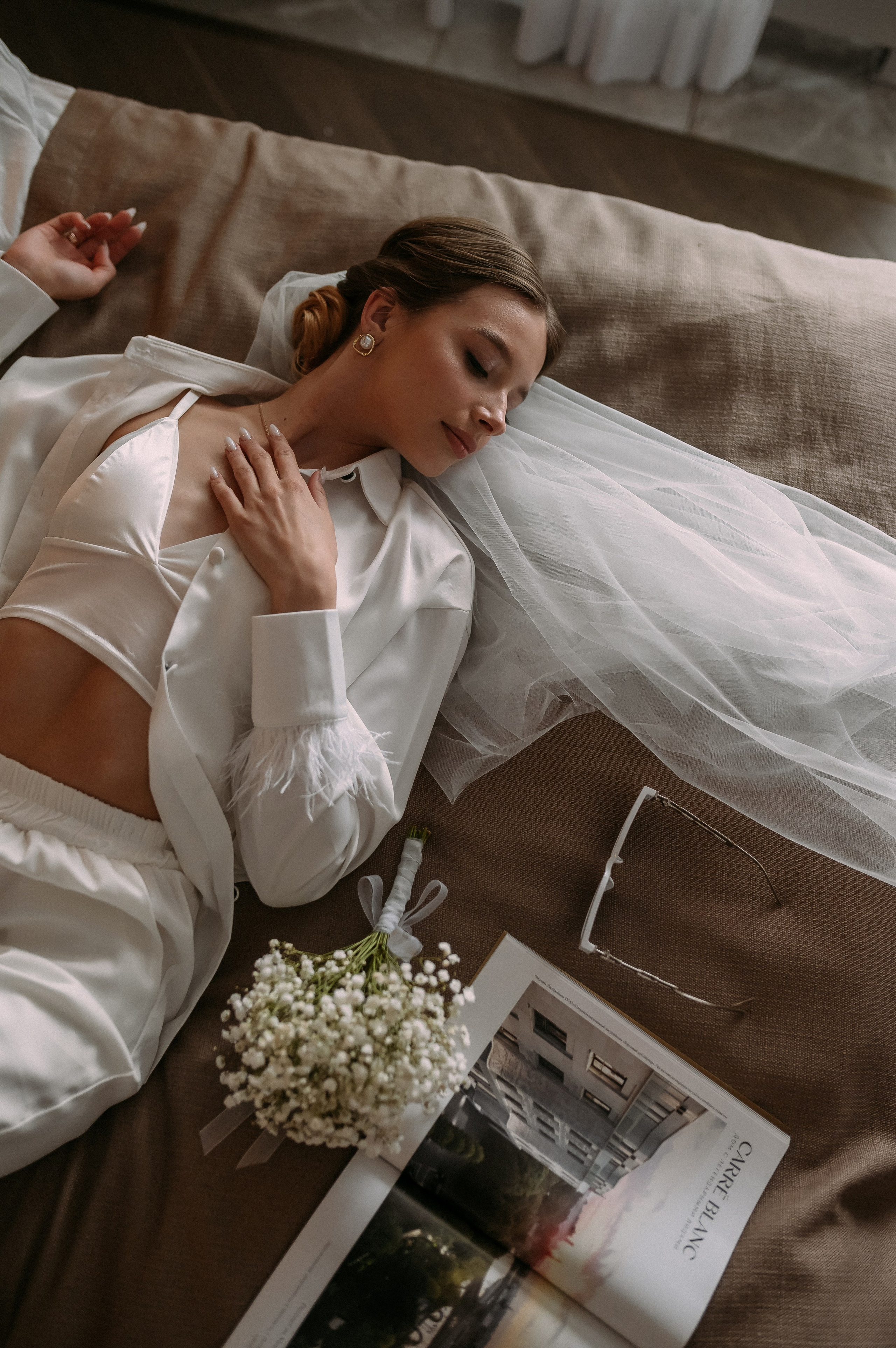 Свадебное утро и прогулка красивой яркой пары. Свадебный и семейный фотограф в Симферополе Дарья Маркова