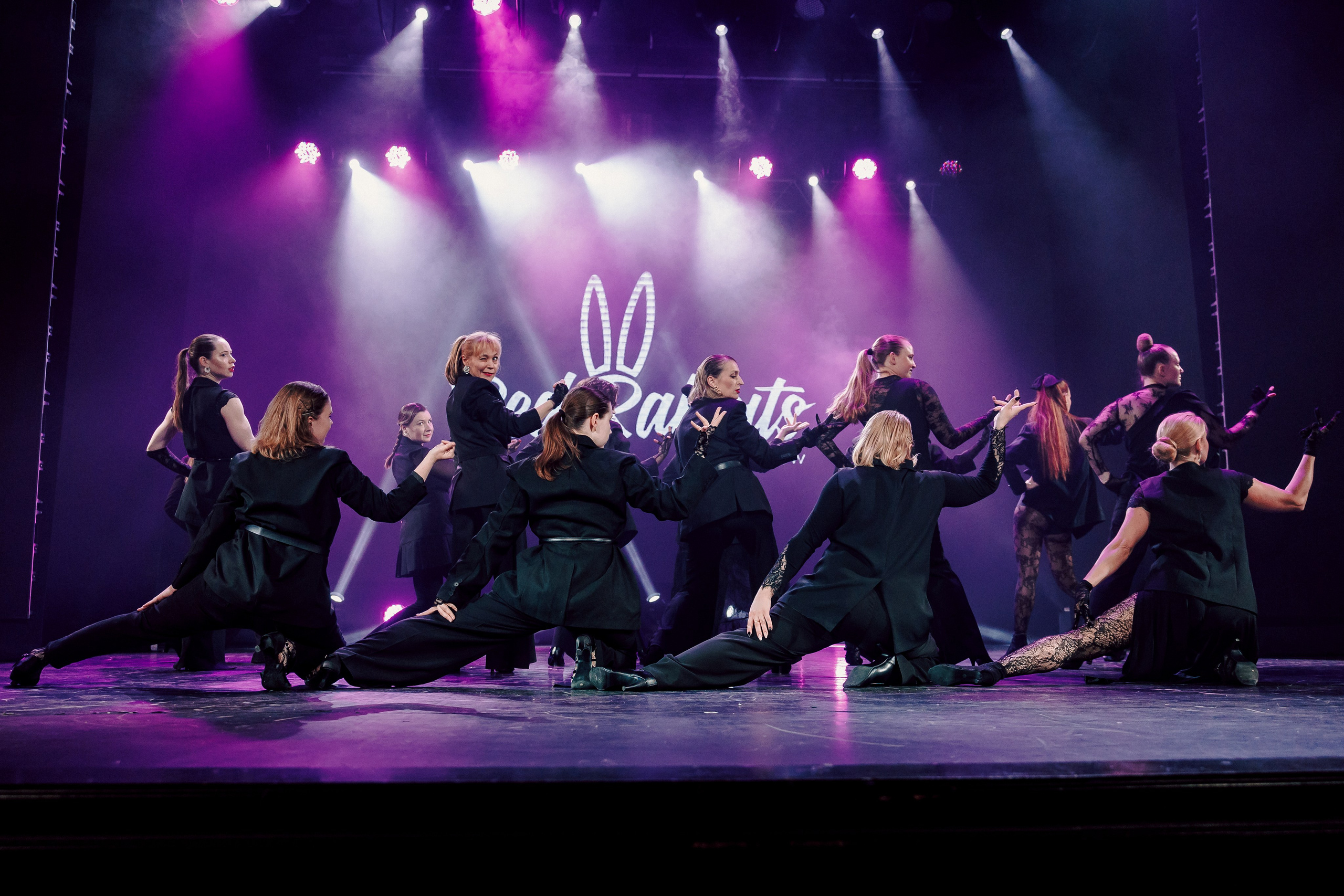 Отчётный концерт танцевальной школы «Red Rabbits» 2025. Лёшка Варзегов — фотограф