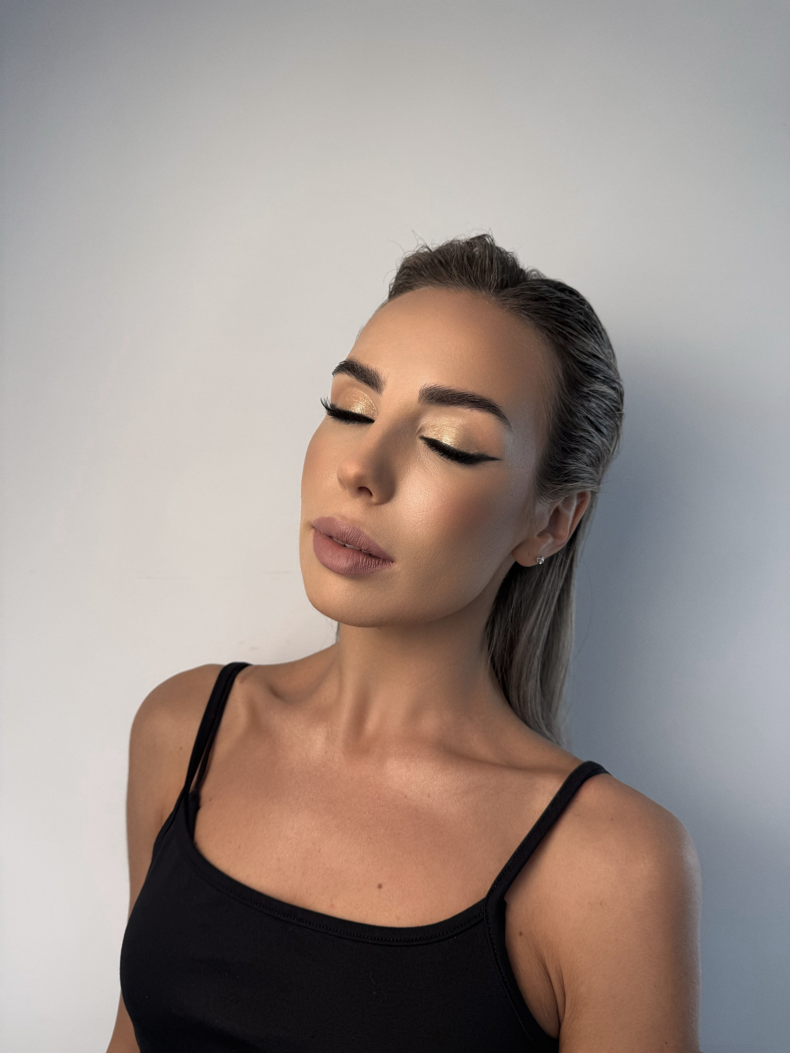 Прически, укладки. Студия визажистов, стилистов по прическам, бровистов и мастеров по ресницам