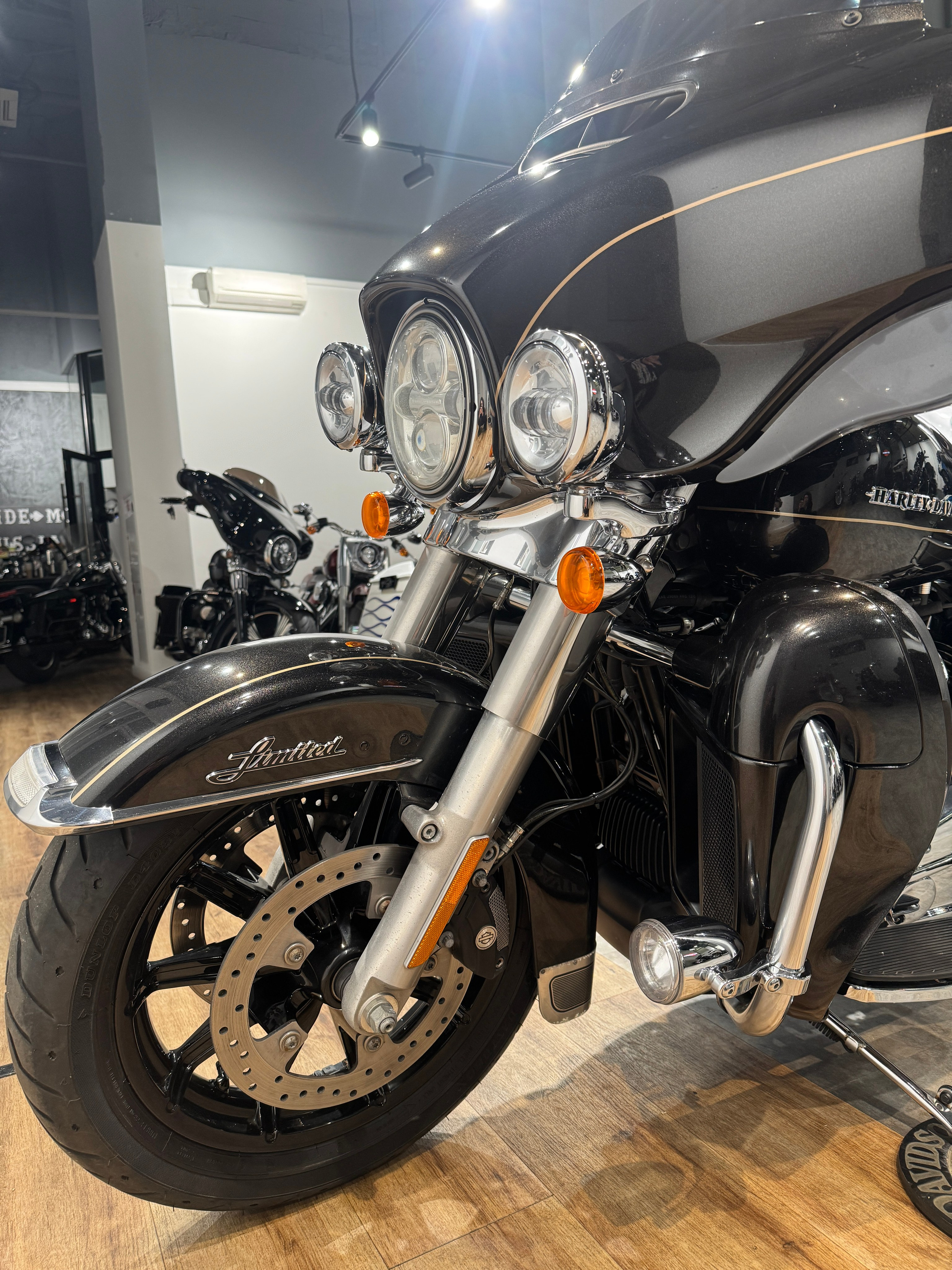 Мотоциклы Harley-Davidson 2017 Electra Glide Limited (Black Tempest) (Touring)  — купить мотоцикл. Hello Davidson, Москва. Только хорошие мотоциклы…