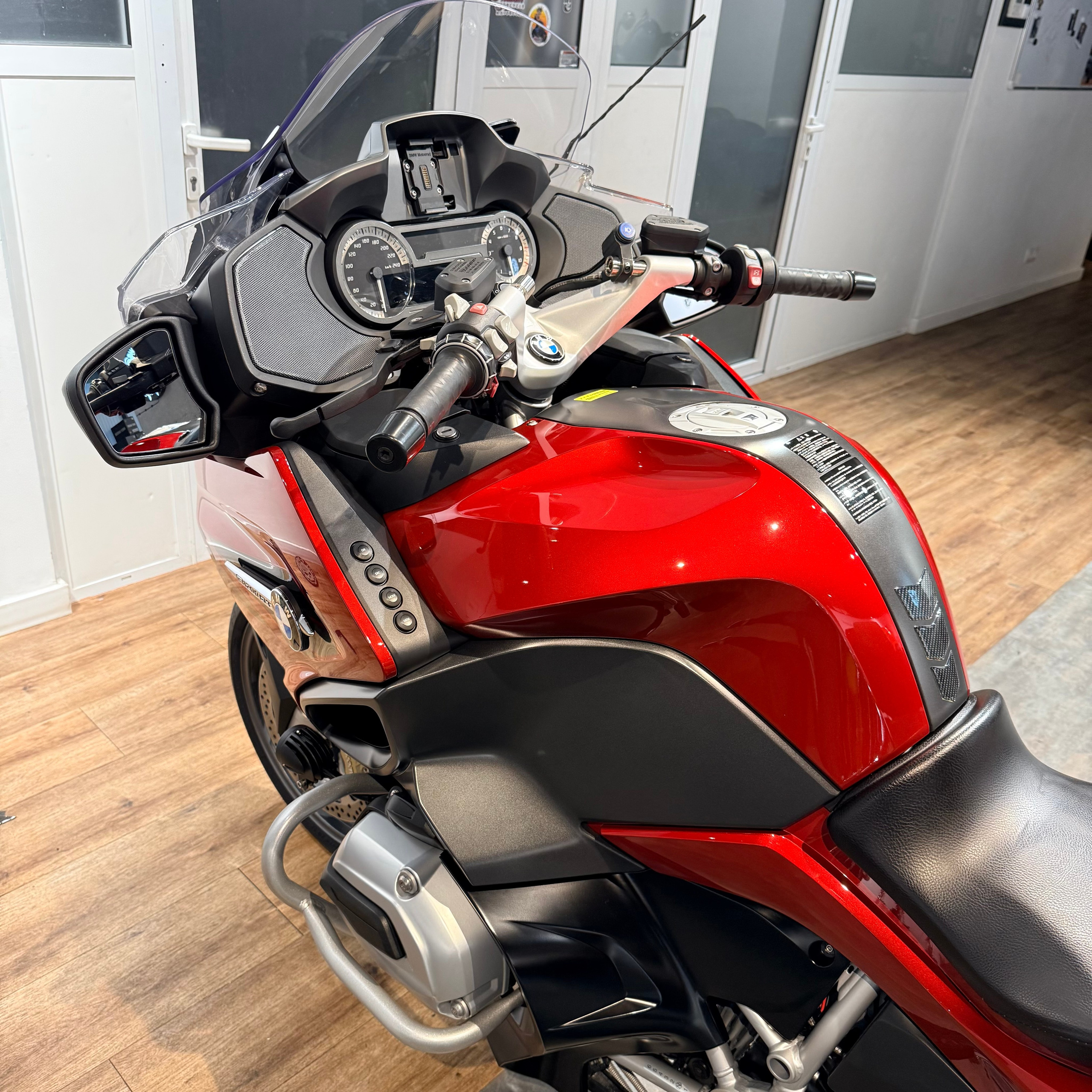 2018 BMW R1200RT Mars Red Metallic 23K (VIN *WB10*5398). Hello Davidson, Москва. Только хорошие мотоциклы…