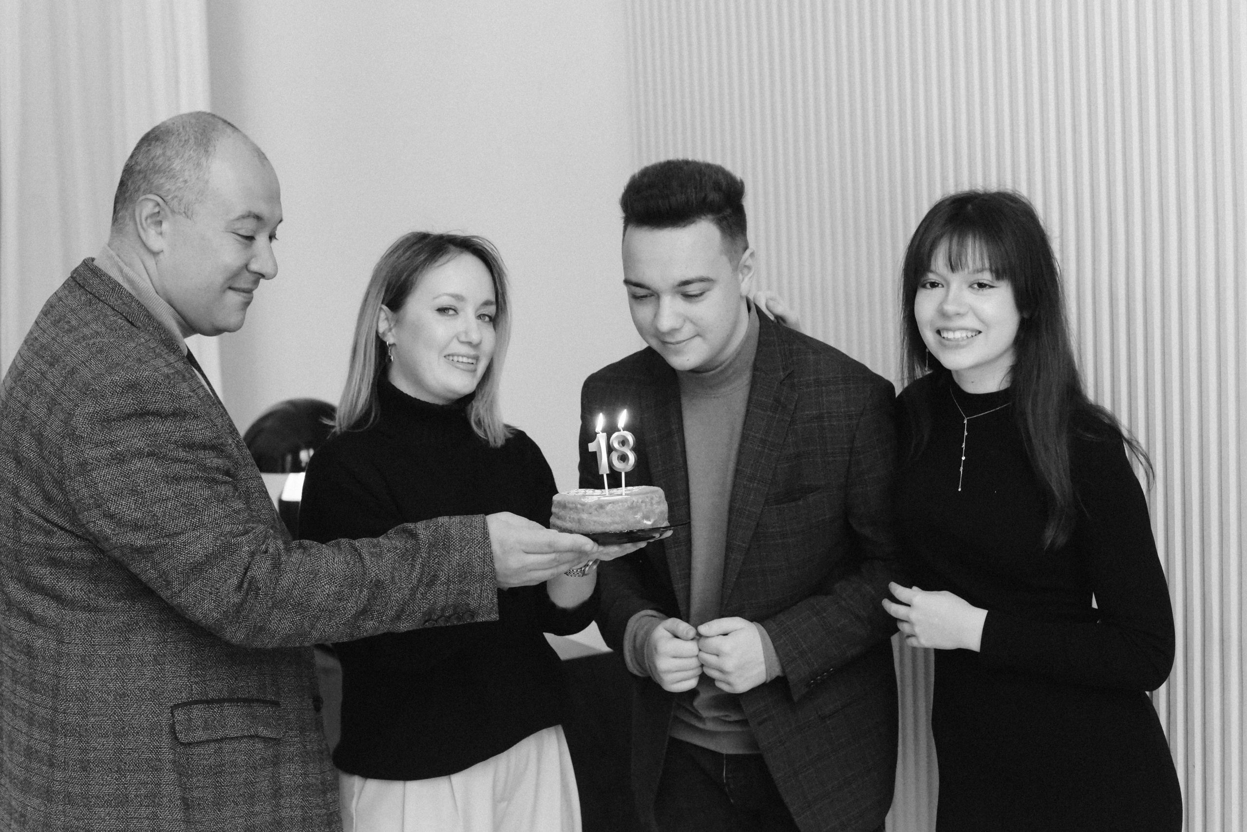 Молодые родители и взрослые дети. Фотограф Лола Волна, город Москва