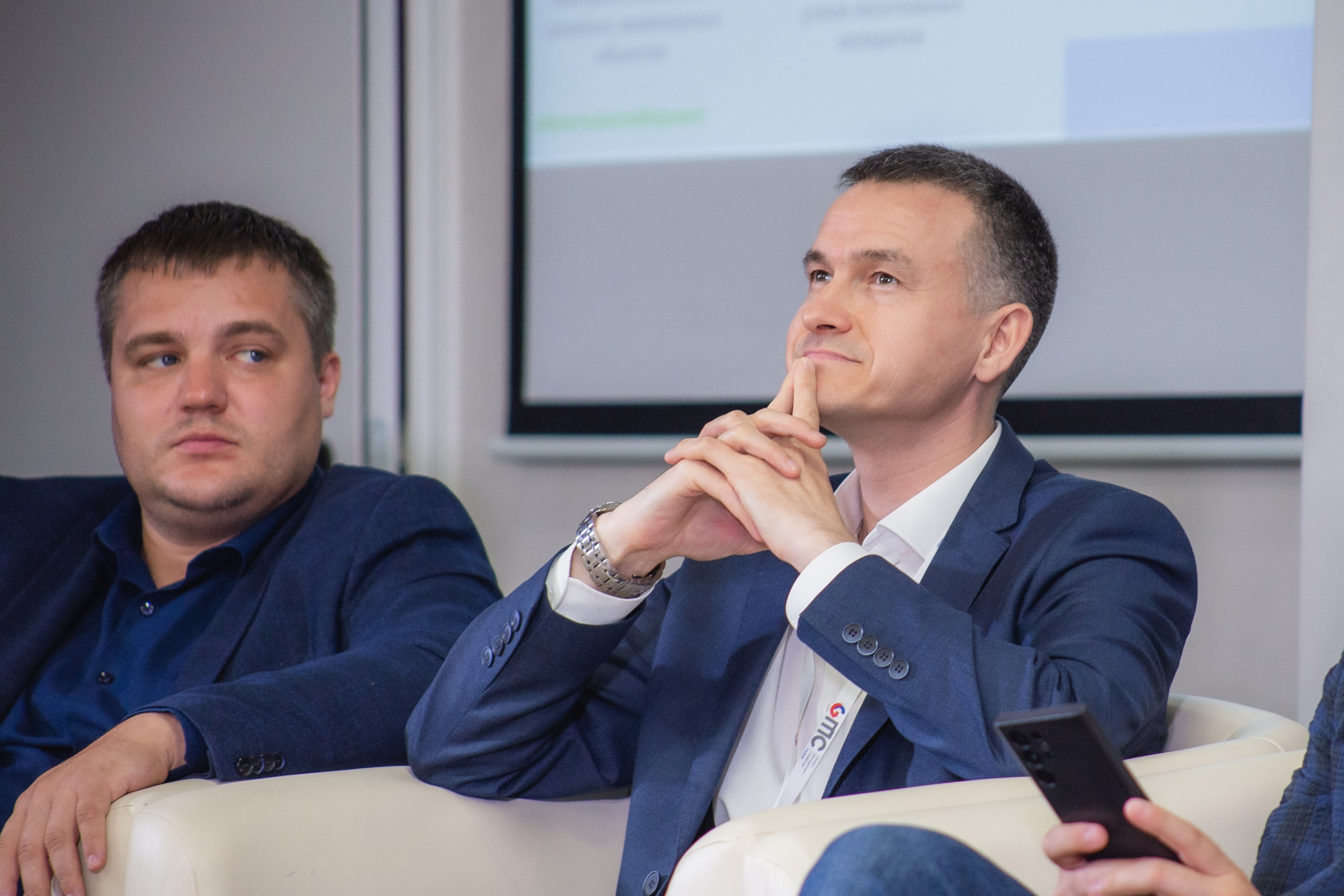 Репортаж с конференции GMC в Перми – фотографии. Репортажный фотограф в Перми Денис Голдобин