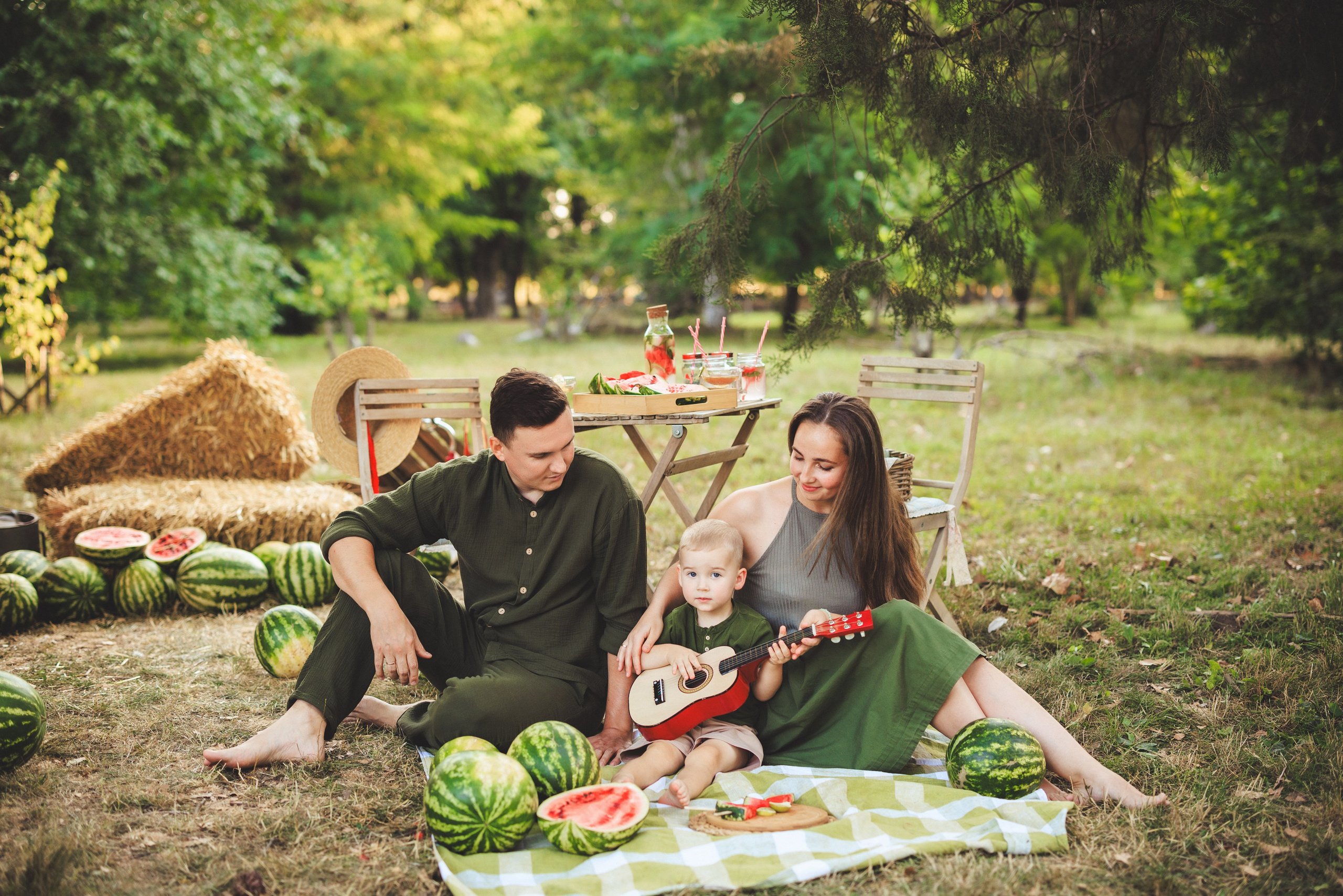 Летняя фотосессия с арбузами и ретро автомобилем. Семейный и детский фотограф в Краснодаре Анна Трашкова