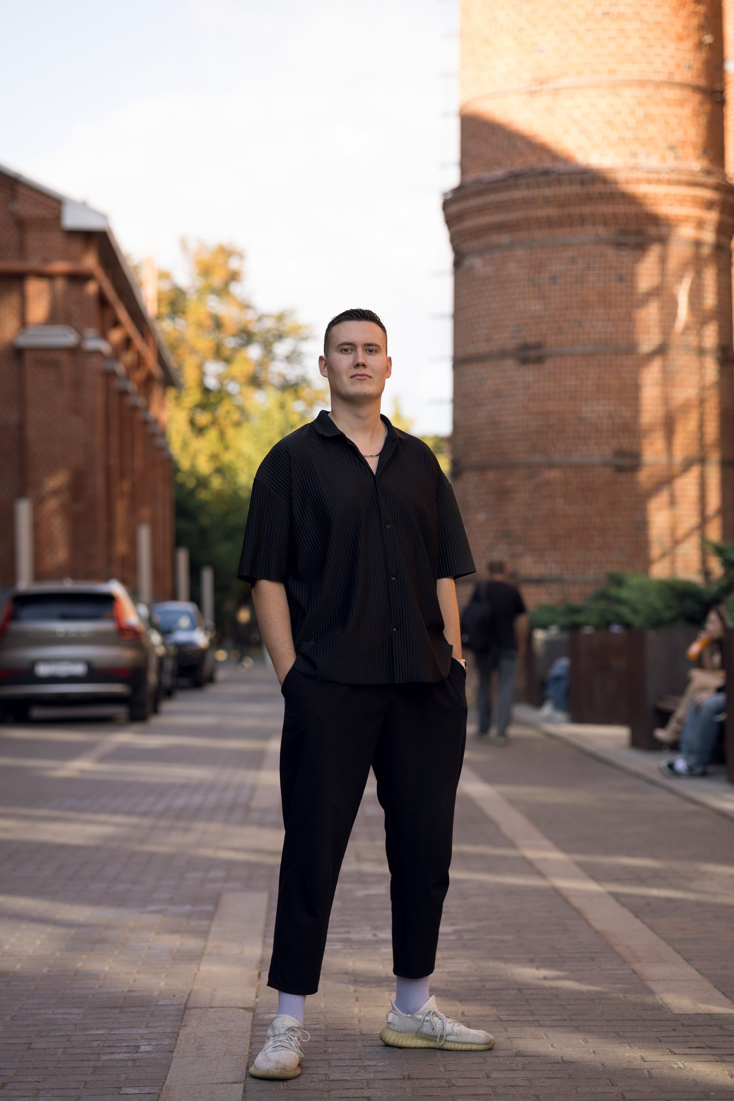 Мужская фотосессия на улице. Профессиональный фотограф в Москве