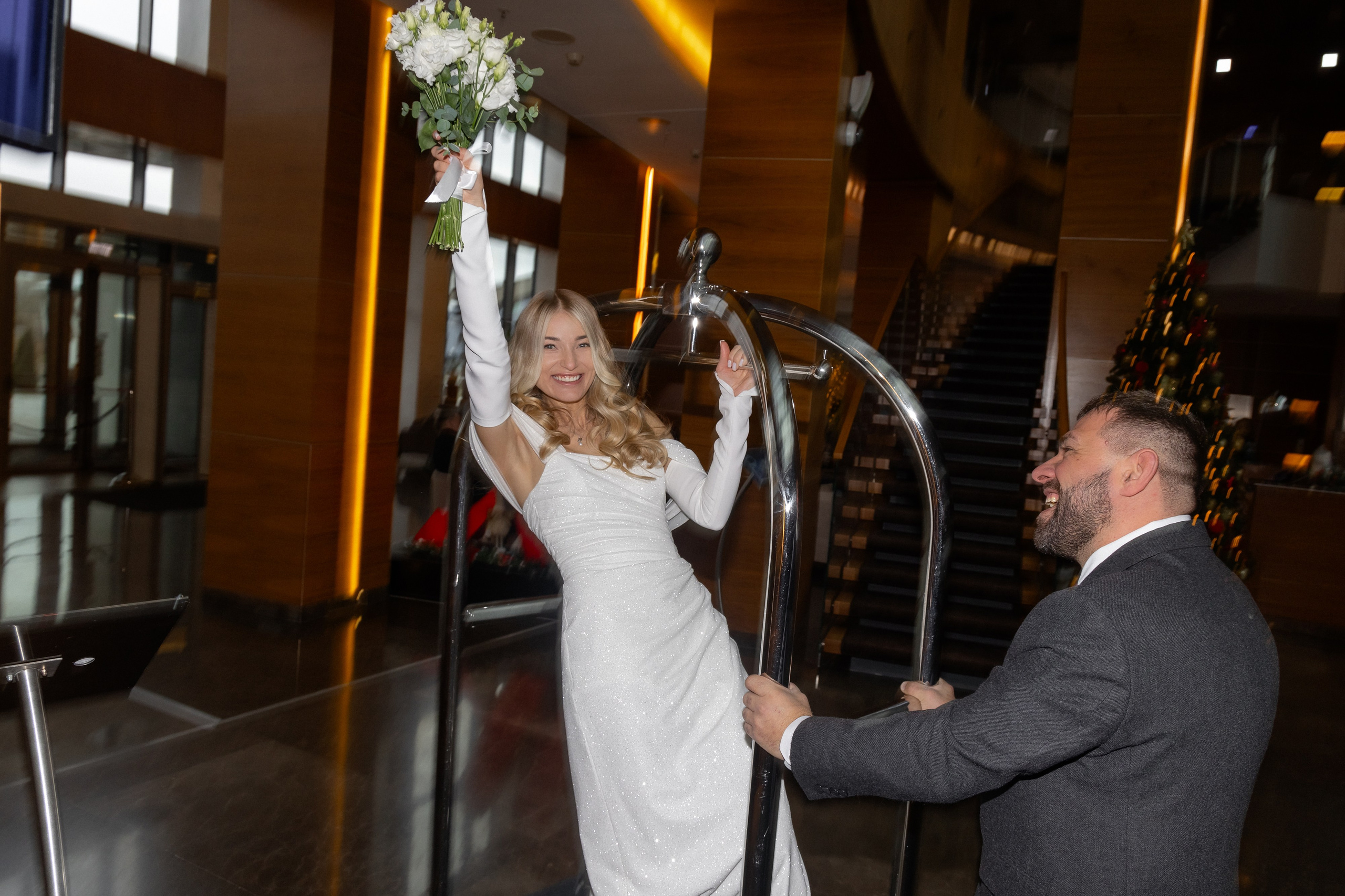 Свадебная фотосессия в отеле Марриот в Минске (Minsk Marriott Hotel). Свадебный фотограф в Минске/Беларуси Сергей Спиридонов