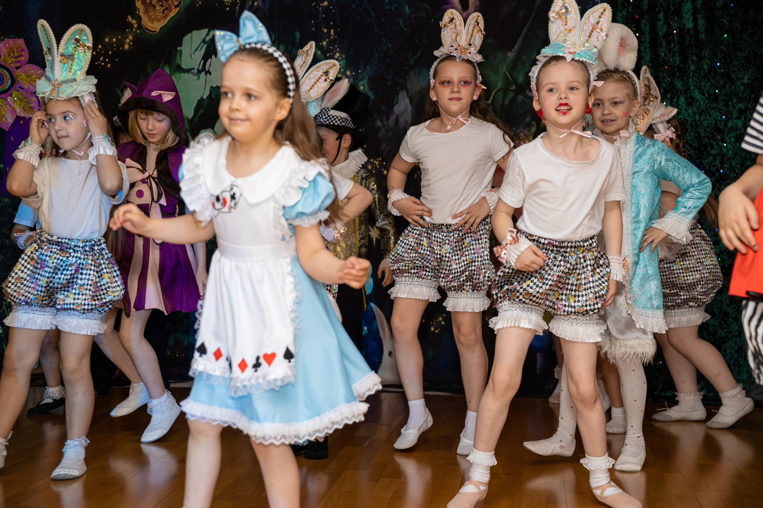 Фотосъемка детского выступления «Алиса в стране чудес». Ирина Носова - семейный и детский фотограф