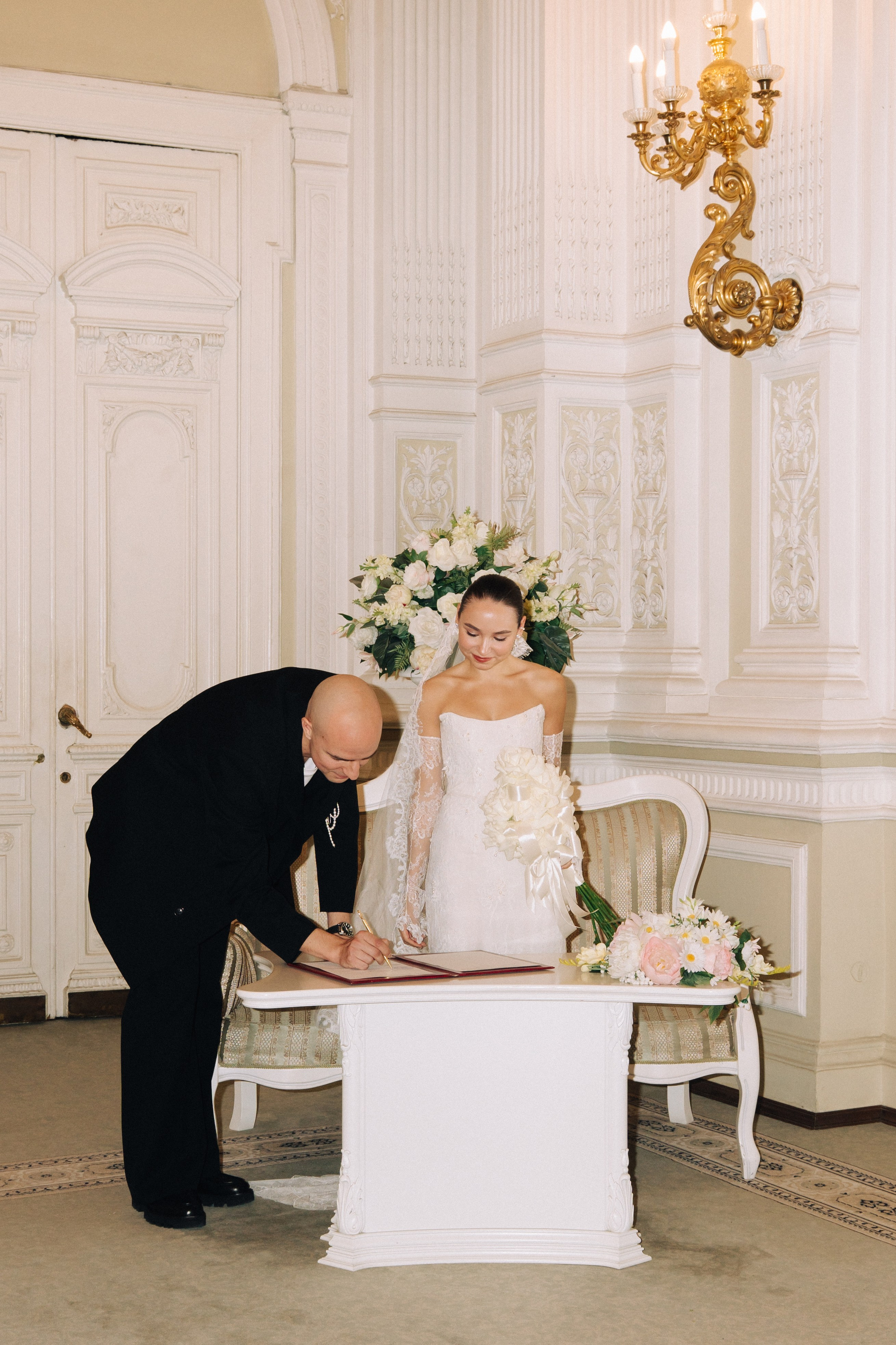 Вова и Лиза. Питер. Гранд Отель Европа, 1 дворец бракосочетания и особняк Мясникова. Свадебный фотограф Катерина Чулкова