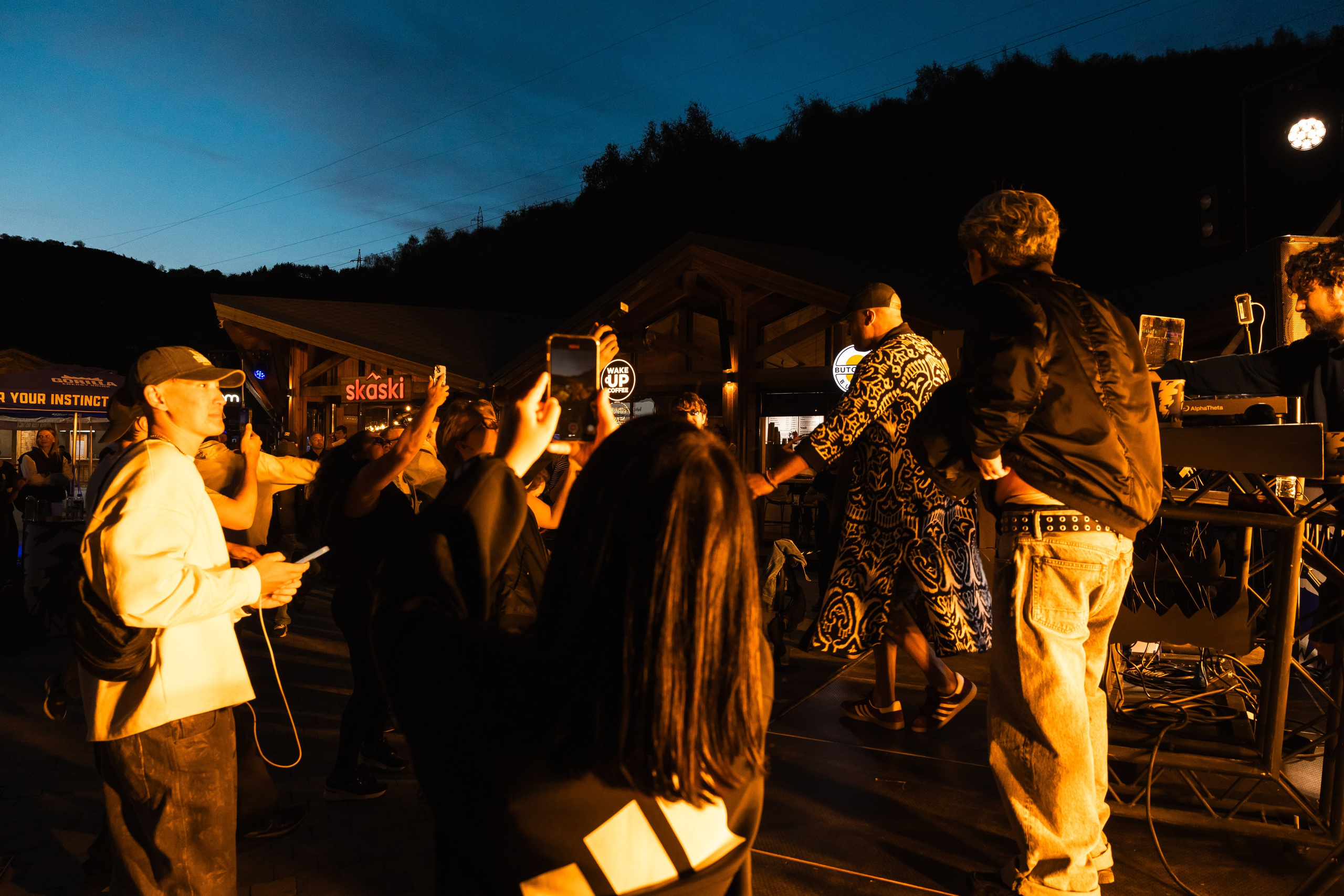 GORILLA GROOVE STAGE IMBA CAMP 5. Gorillaenergymedia