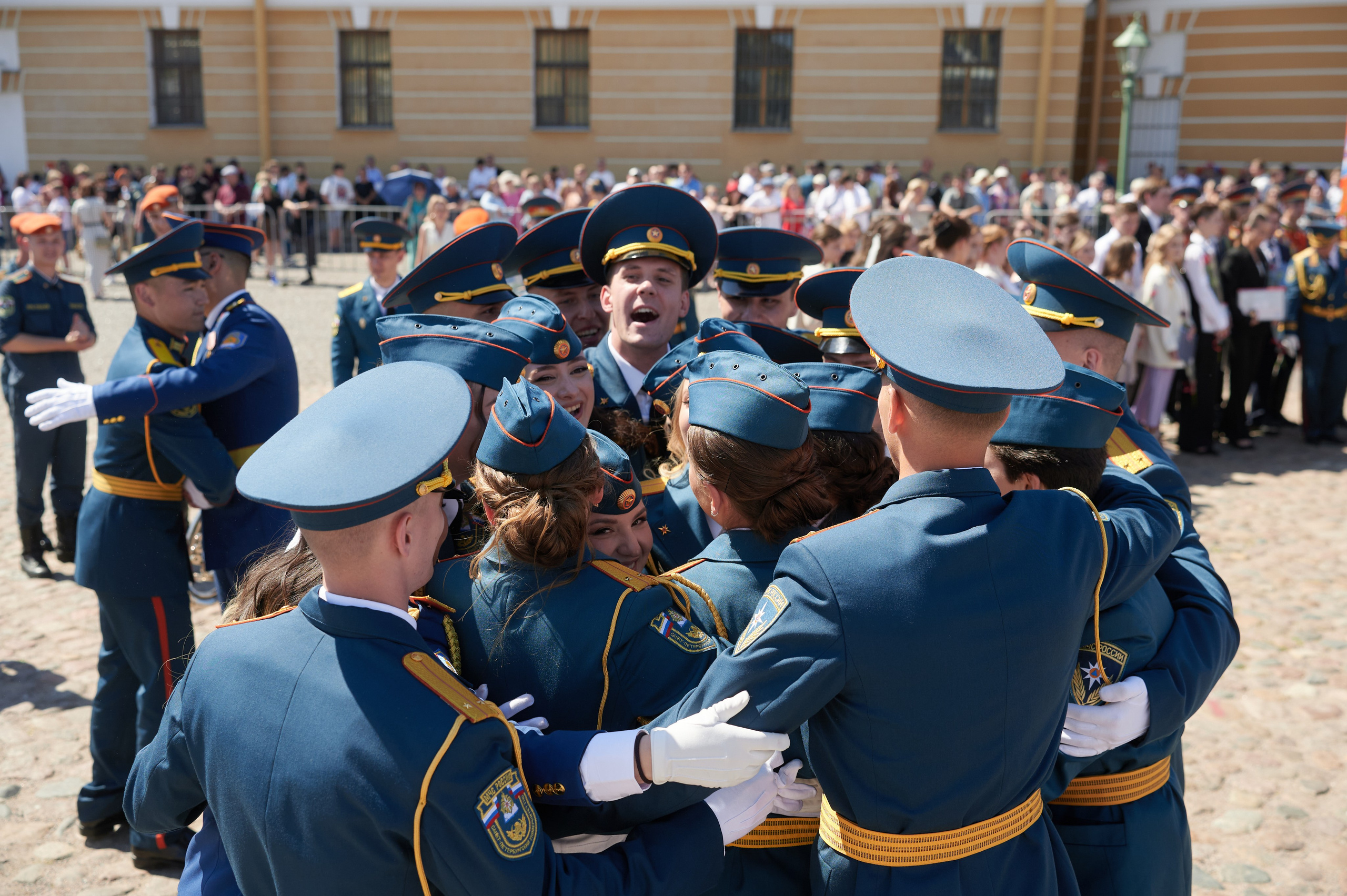 Репортажная съёмка выпускных в СПб | Фотограф на выпускной 9 и 11 класса