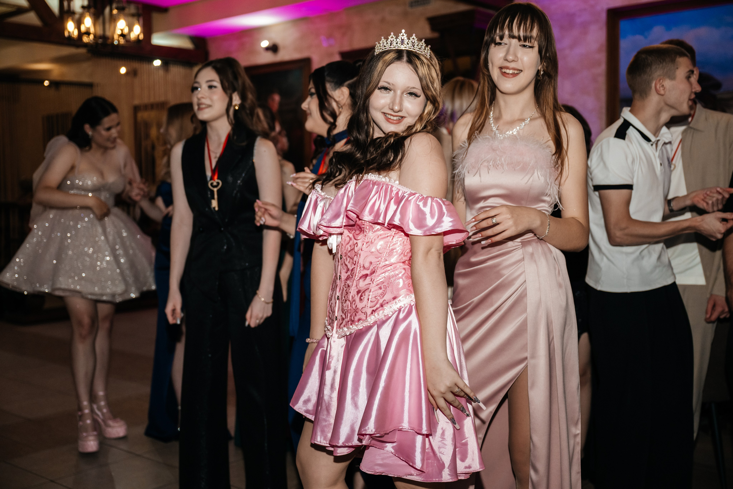 Выпускной. Репортаж. Школьный фотограф в Валуйках. Фотосессии для выпускников и изготовление выпускных альбомов в городе Валуйки и в Белгородской области