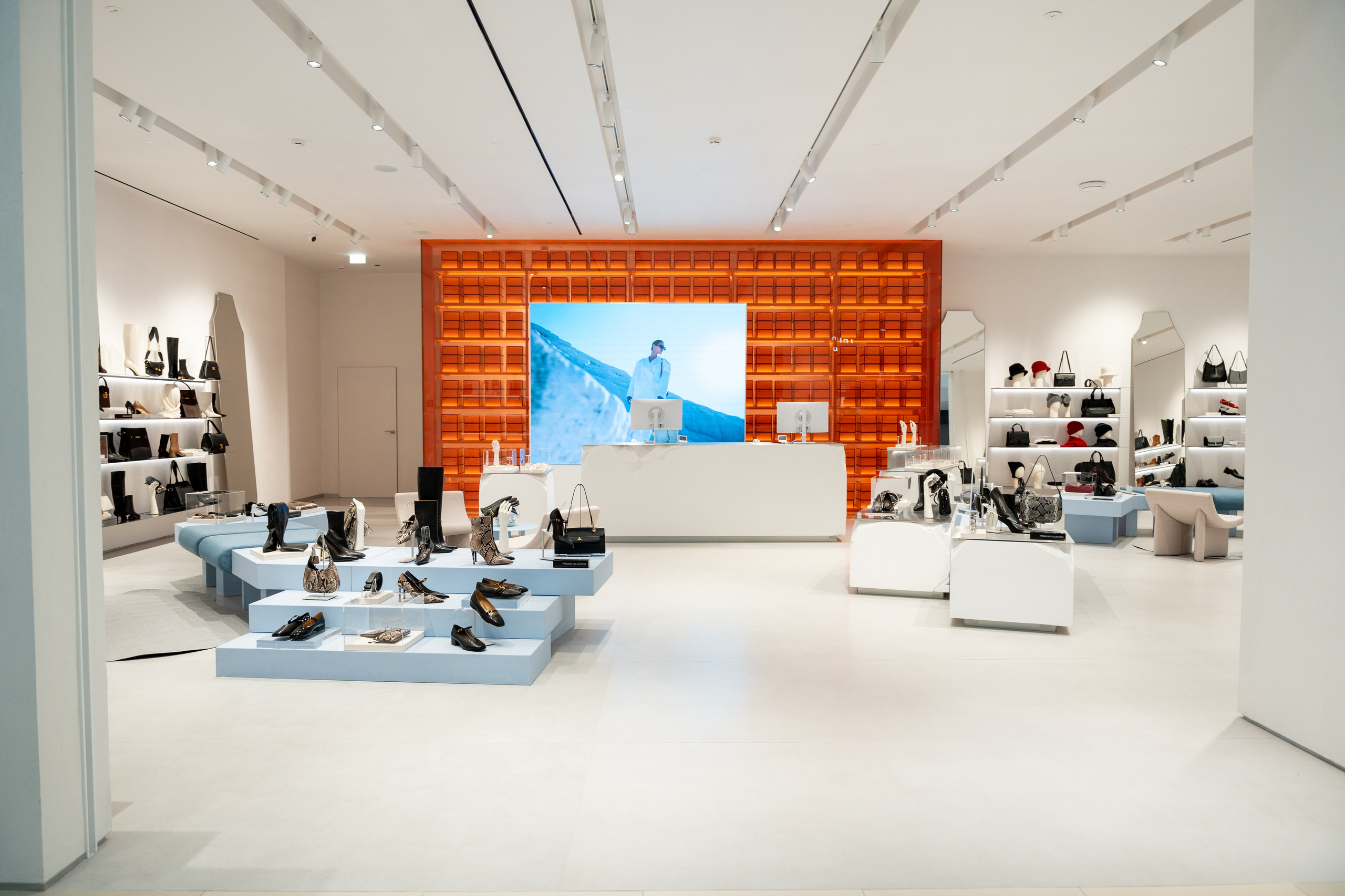 Интерьерная фотосъемка магазина Ekonika в Краснодаре — обувной бренд Профессиональная фотосъемка Ekonika — фирменный магазин в Краснодаре. Шедевры для Вас! Фотограф и Видеограф в Краснодаре Пахиев Руслан