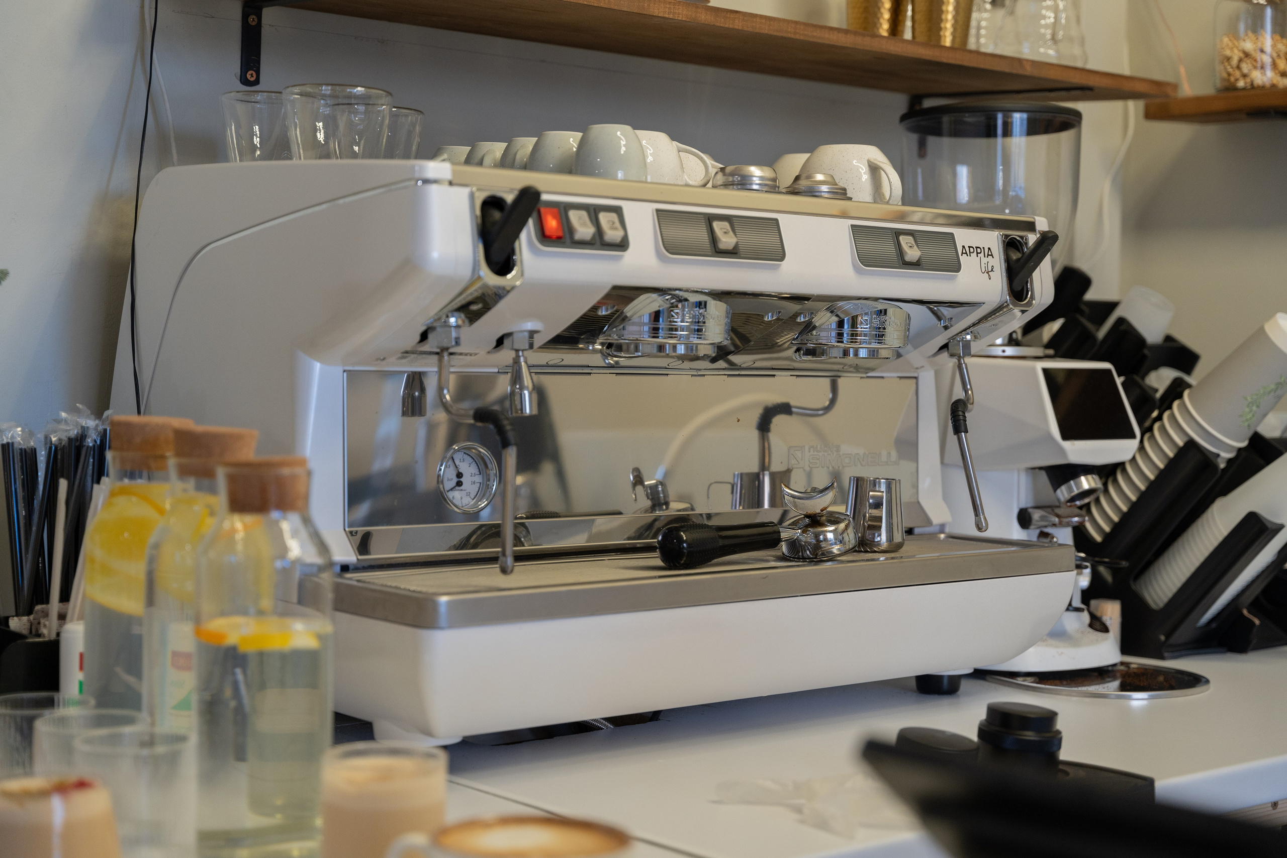 Интерьерная фотосъемка кофейни Love and Coffee — уютное место в Краснодаре Профессиональная фотосъемка интерьера кофейни в Краснодаре — Love. Шедевры для Вас! Фотограф и Видеограф в Краснодаре Пахиев Руслан