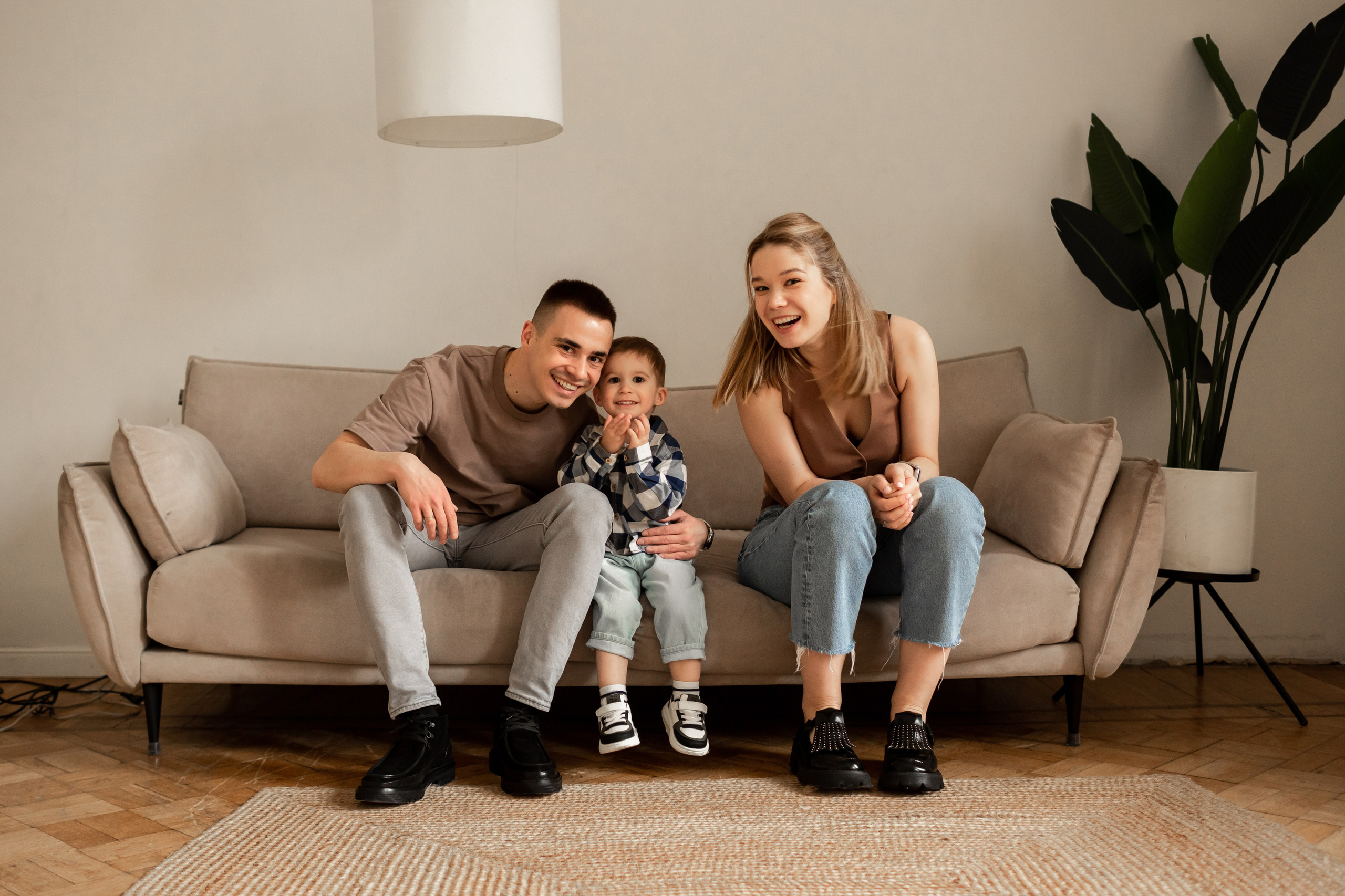 Семья Фурсал. Отрыв в студии. Свадебный фотограф Кирилл Белый