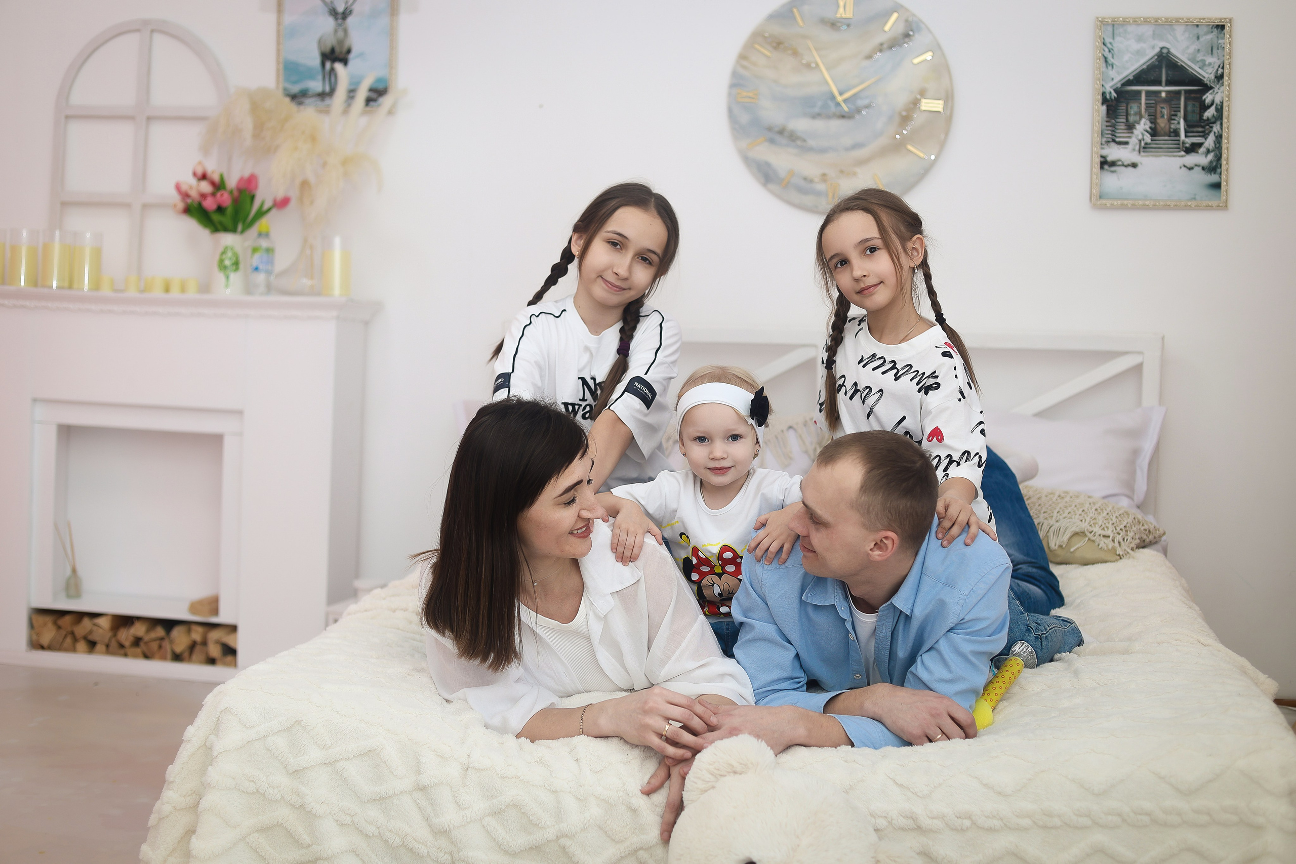 Семейные фотосессии студийные; новогодние, тематические, домашние и тд. Выпускные альбомы для школ и Детских садов в Барнауле /Выпускные/Свадебные/Детские/Семейные и др. виды съёмок /Фотограф Вера Валейко