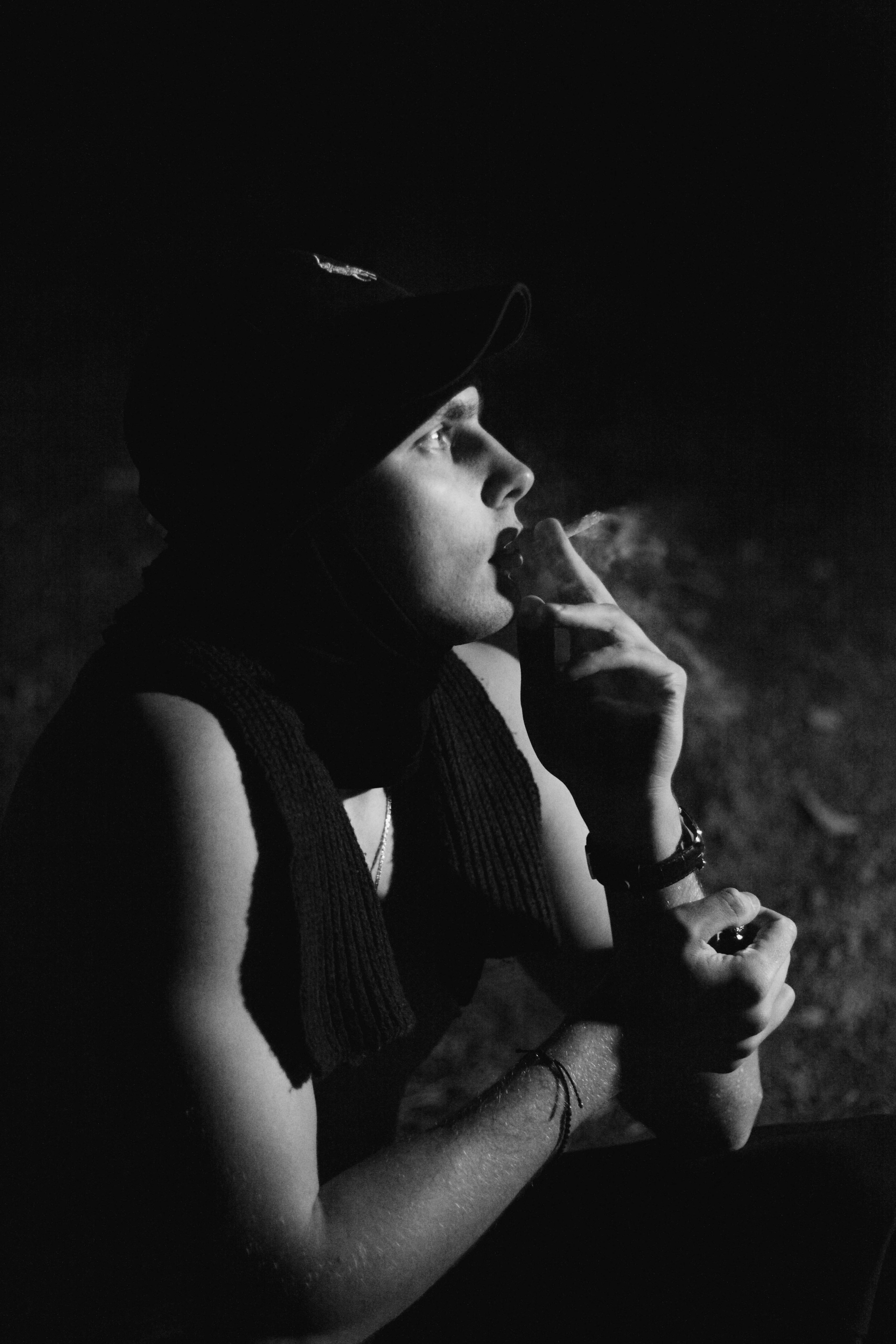 «Затянутая тишина: воспоминания прошлой жизни». Уличный фотограф Города N