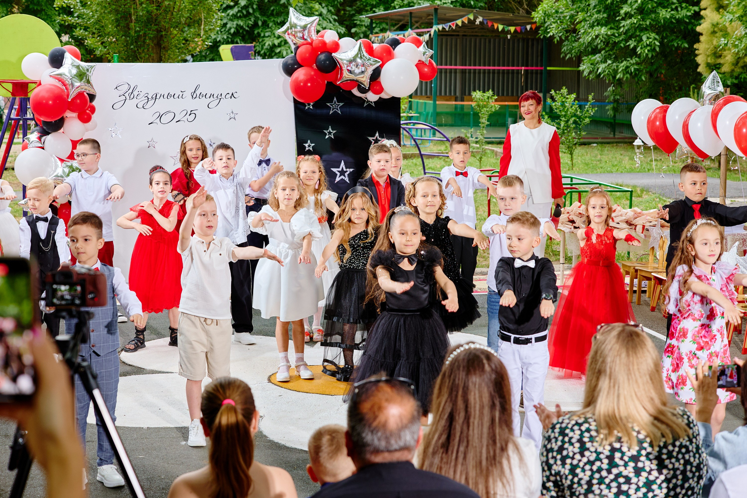 Выпускной 45 сад. Фотограф Выпускные альбомы Таганрог Сергей Коробченко