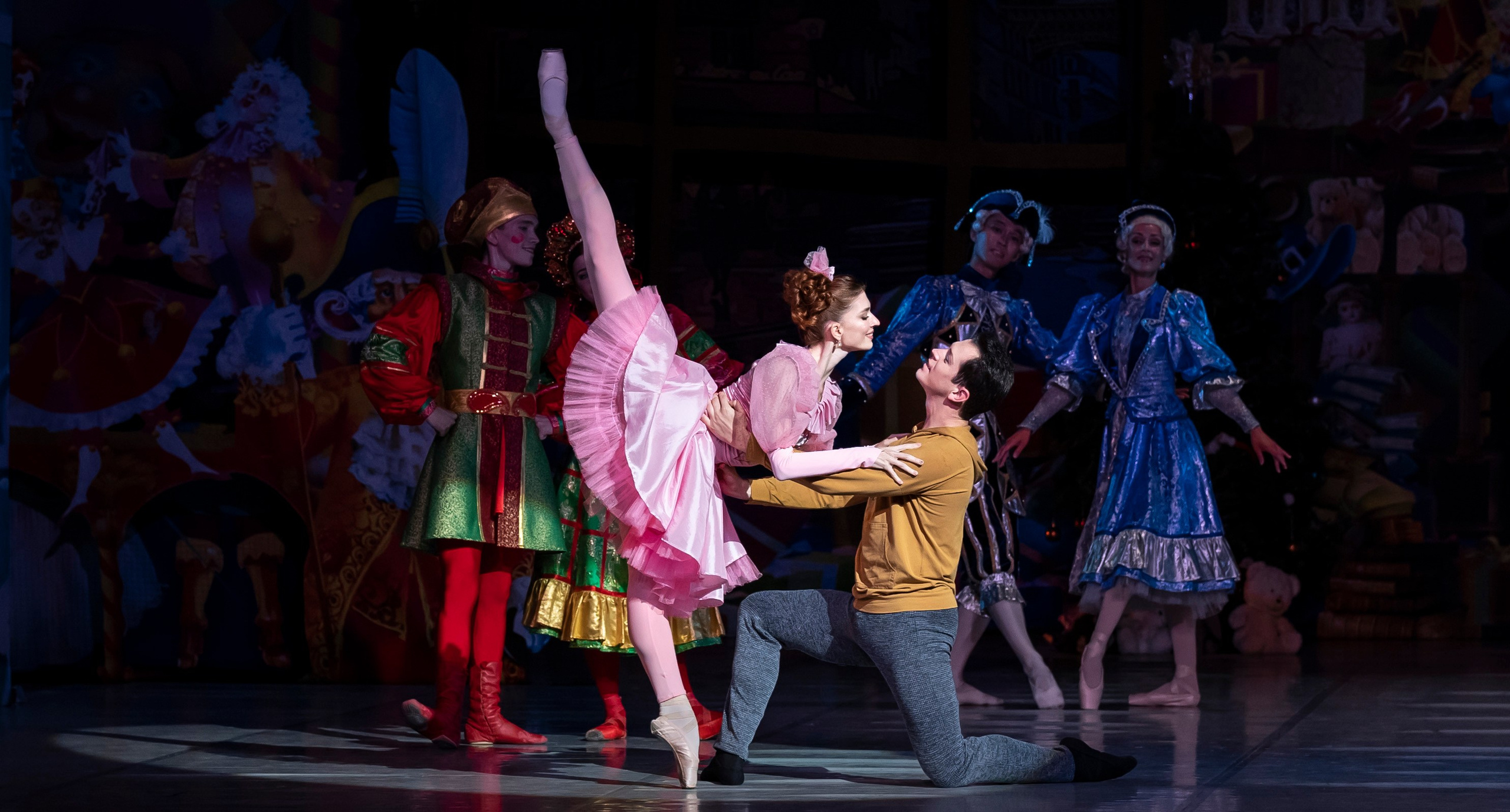 Продавец игрушек Воронежкского театра оперы и балета для Летних балетных сезонов. Балетный фотограф Москва Майоров Николай