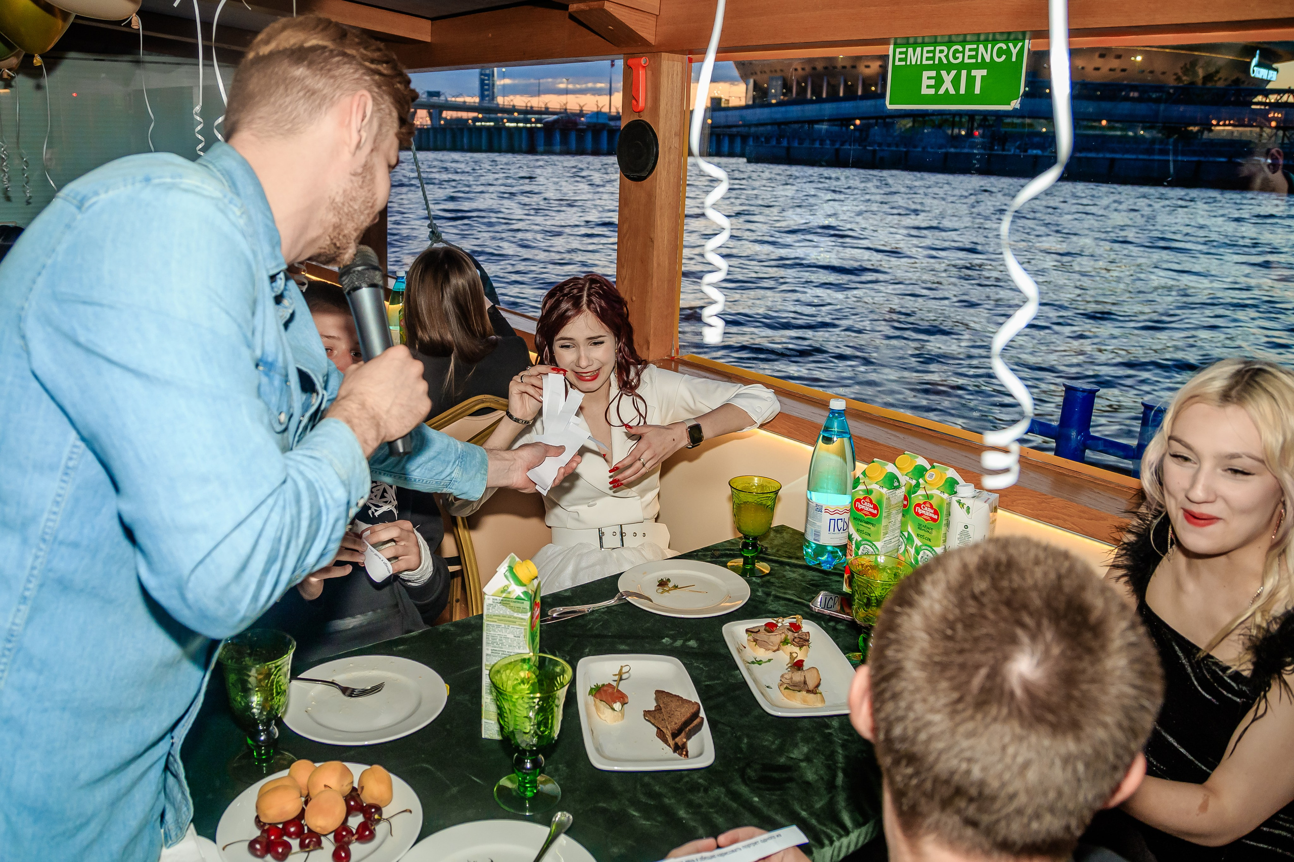 Выпускной на теплоходе. Фотограф в Санкт-Петербурге Чумаков Семен