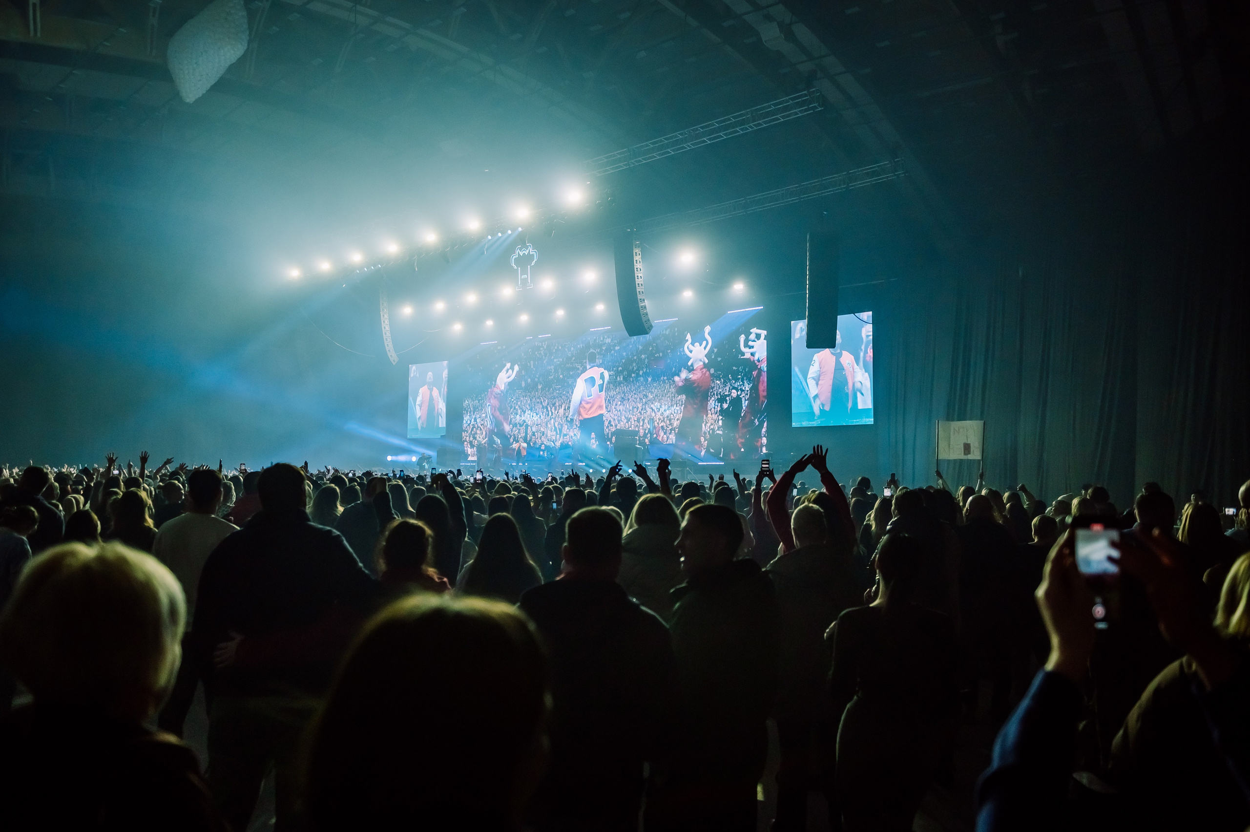 Руки вверх в Ледовом Дворце 15.11.2025. Детский фотограф, семейный фотограф и репортажи в Кемерово