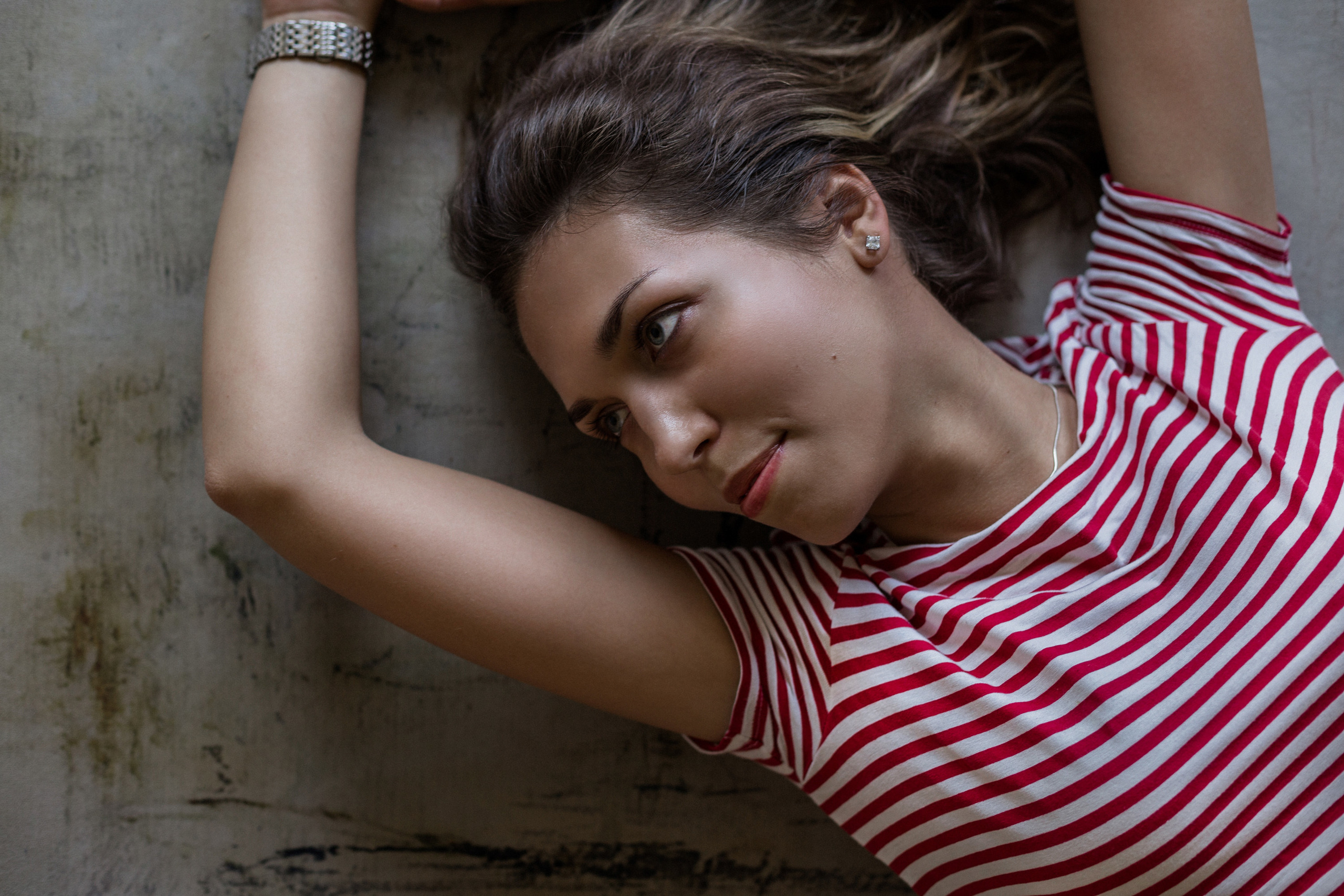 Alla. Fotograf u Crnoj Gori-porodično fotografisanje sa djecom, lovestory, nekretnine